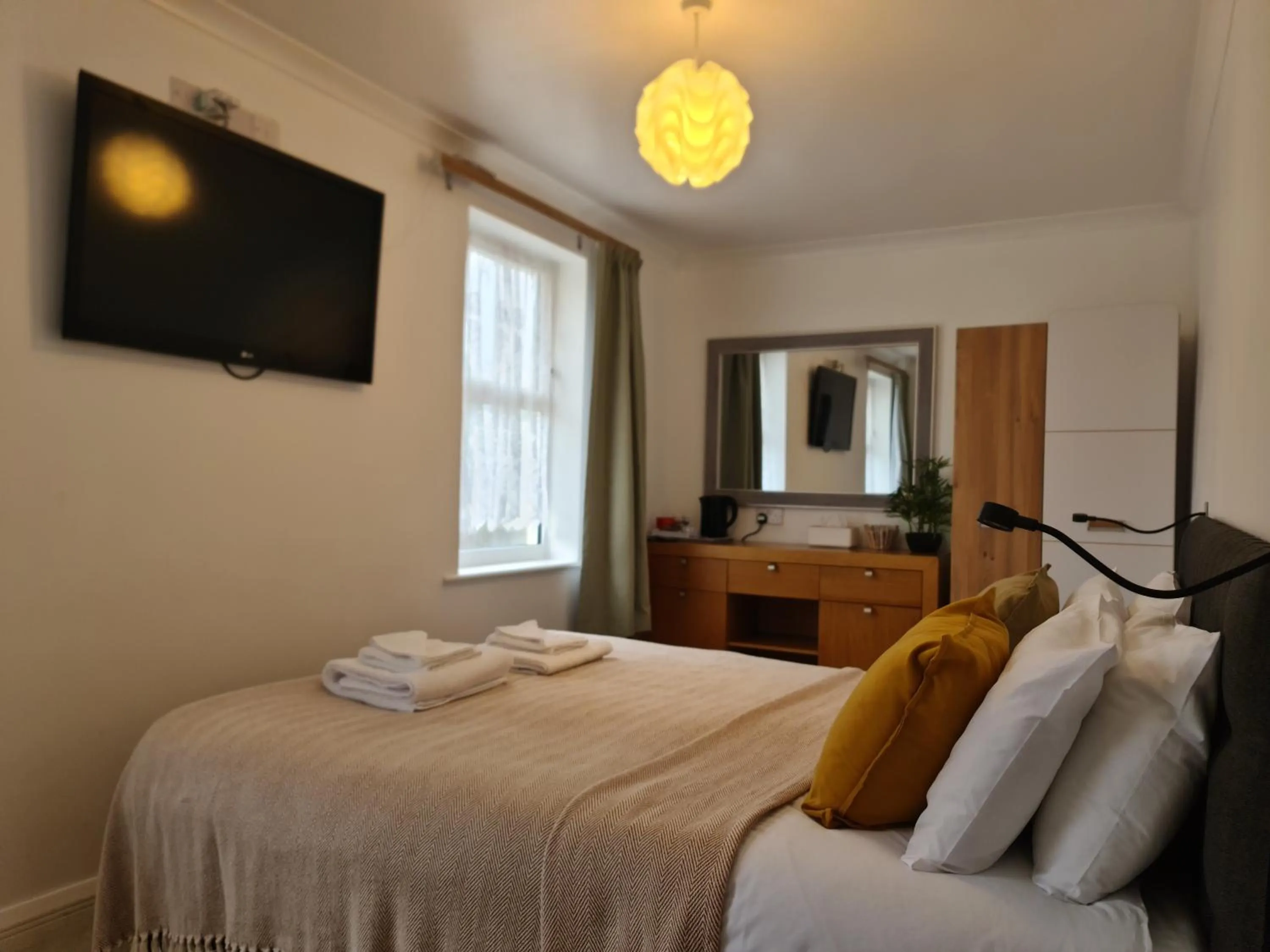 TV and multimedia, Bed in The Torland - Paignton Seafront - free parking, all rooms en-suite