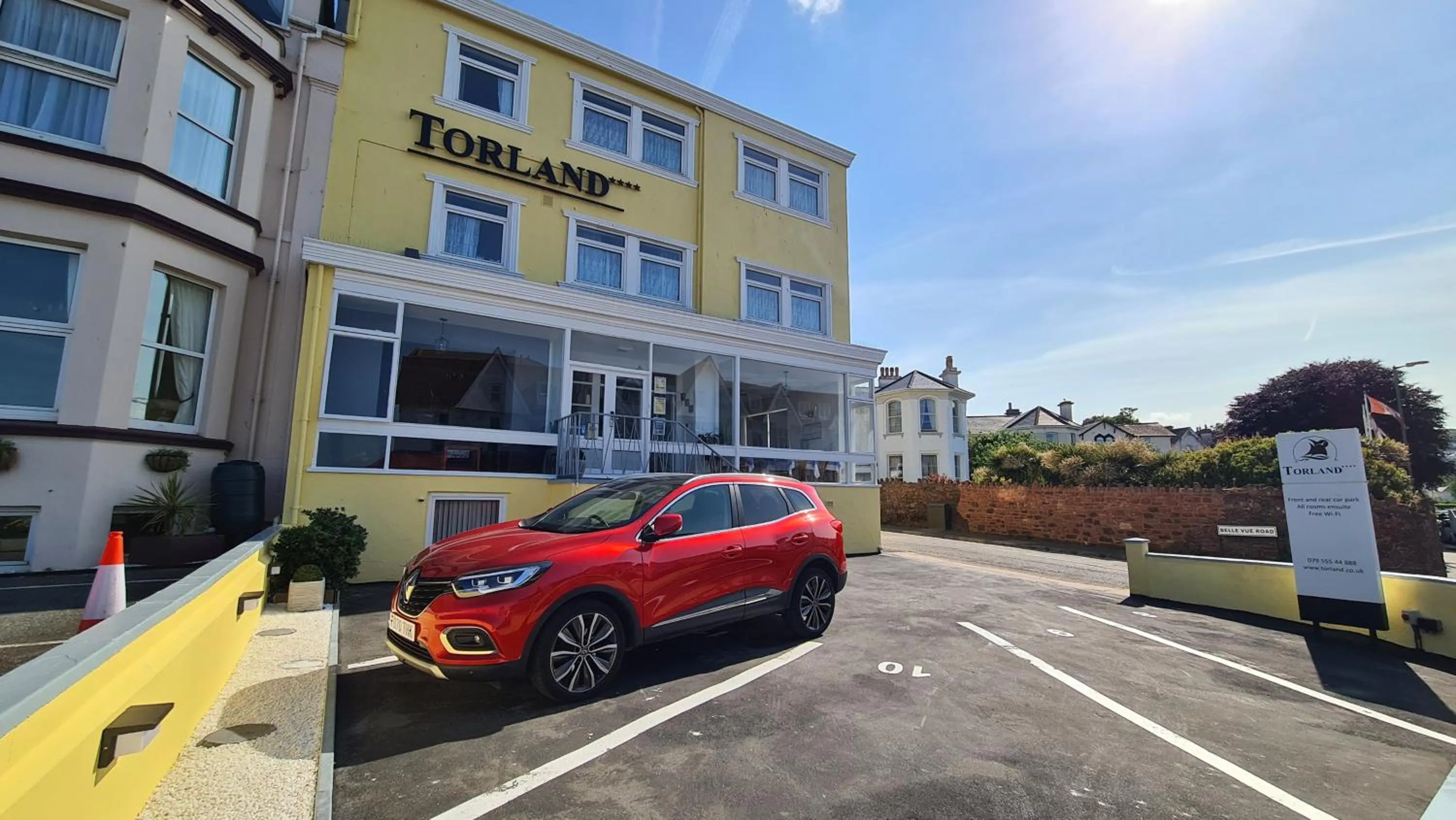 Parking in The Torland - Paignton Seafront - free parking, all rooms en-suite
