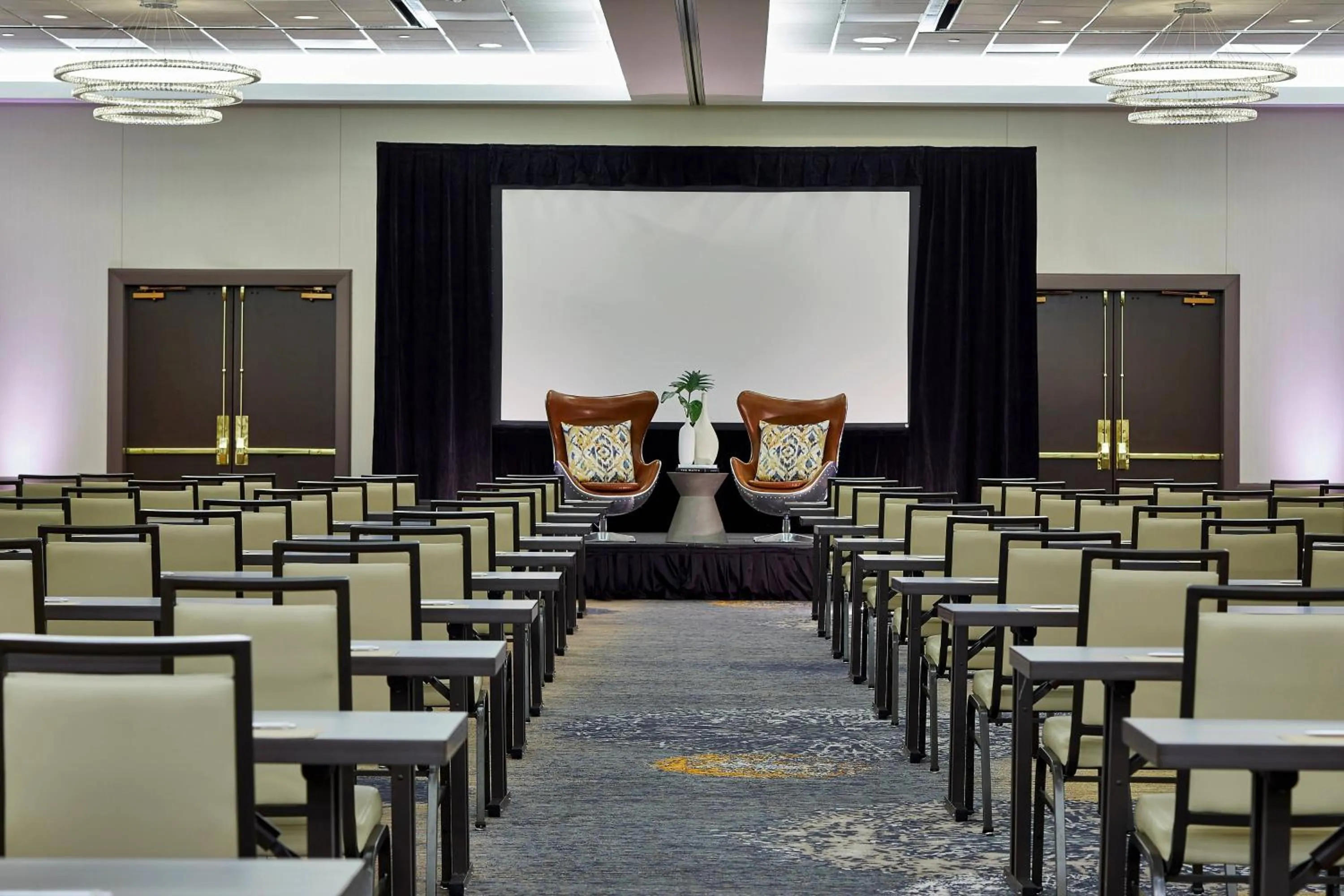 Meeting/conference room in Renaissance Chicago Glenview Suites Hotel