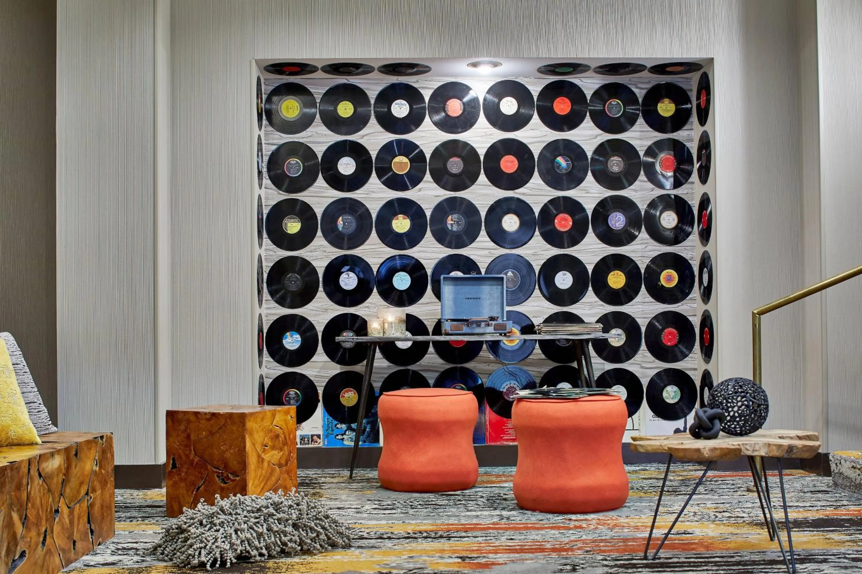 Lounge or bar in Renaissance Chicago Glenview Suites Hotel