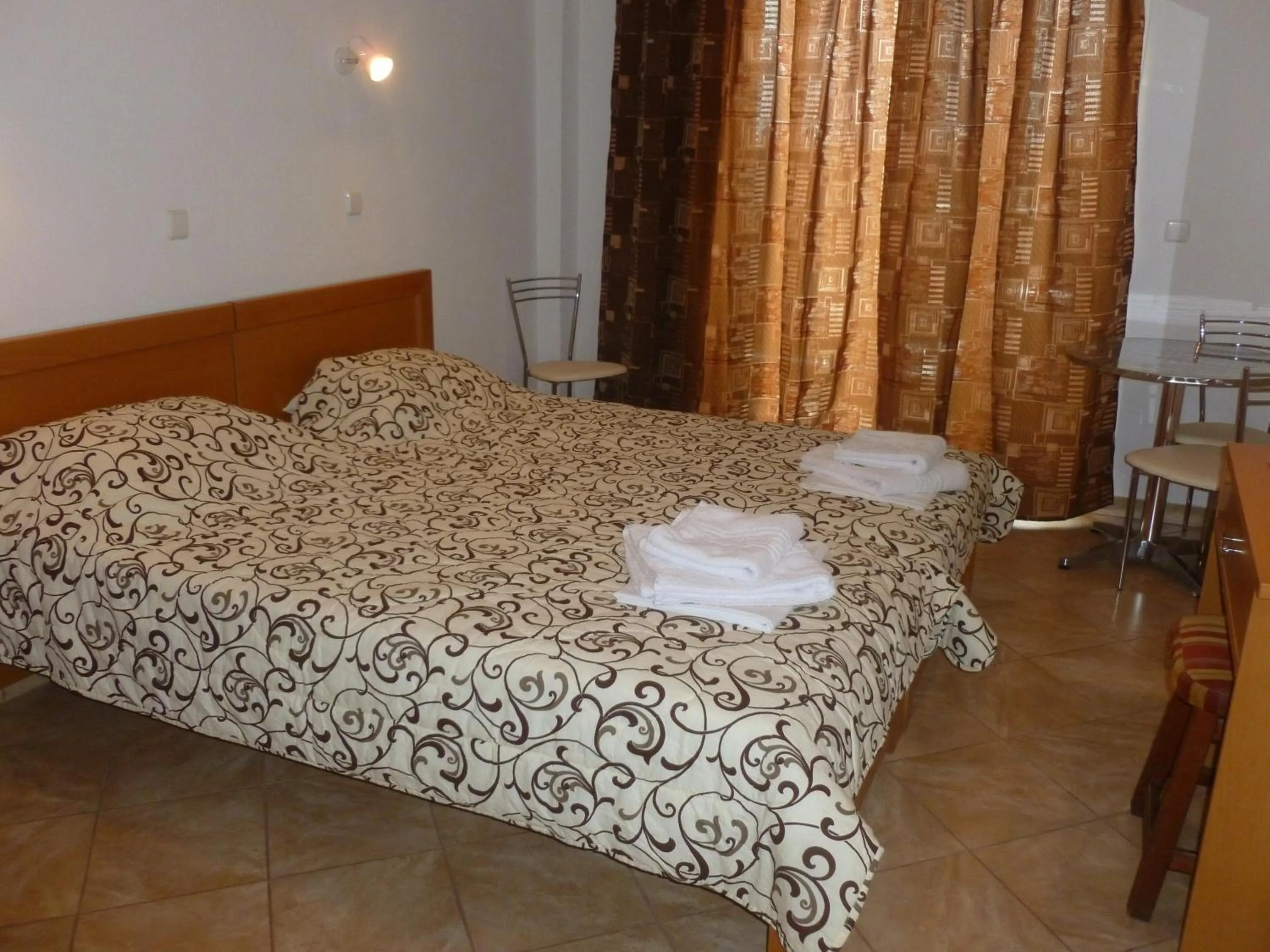 Photo of the whole room, Bed in Villa Platanos