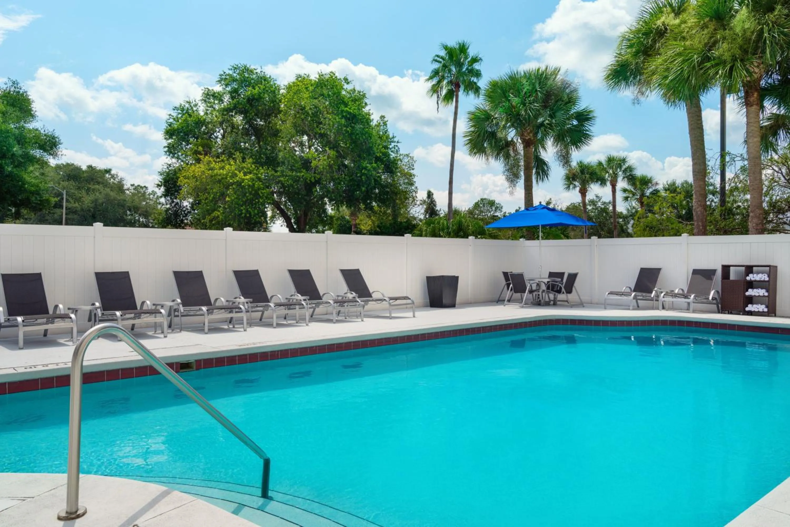 Swimming pool in Fairfield Inn & Suites by Marriott Orlando Lake Buena Vista