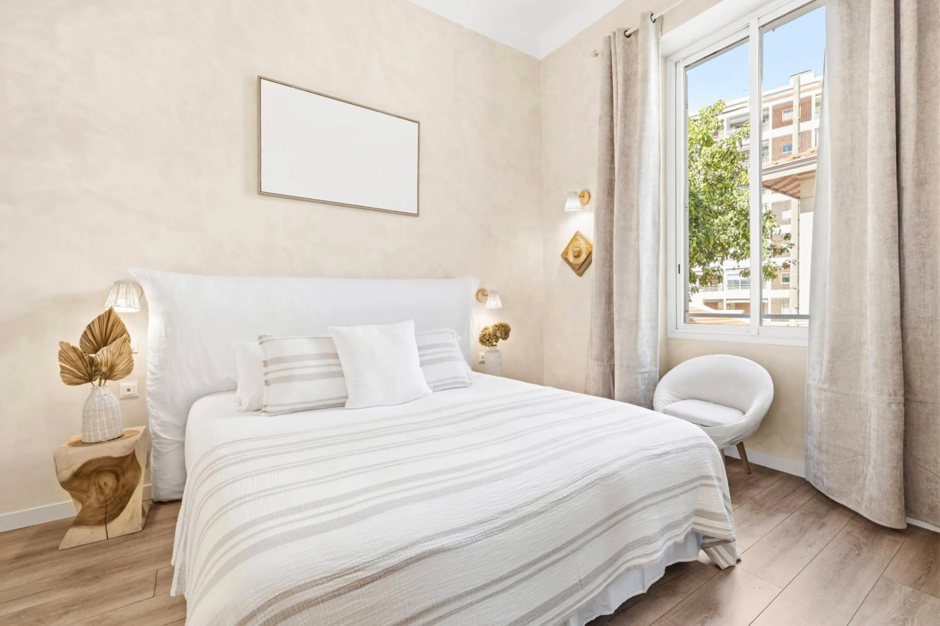 Bed in Villa Claudia Hotel Cannes Centre - Parking