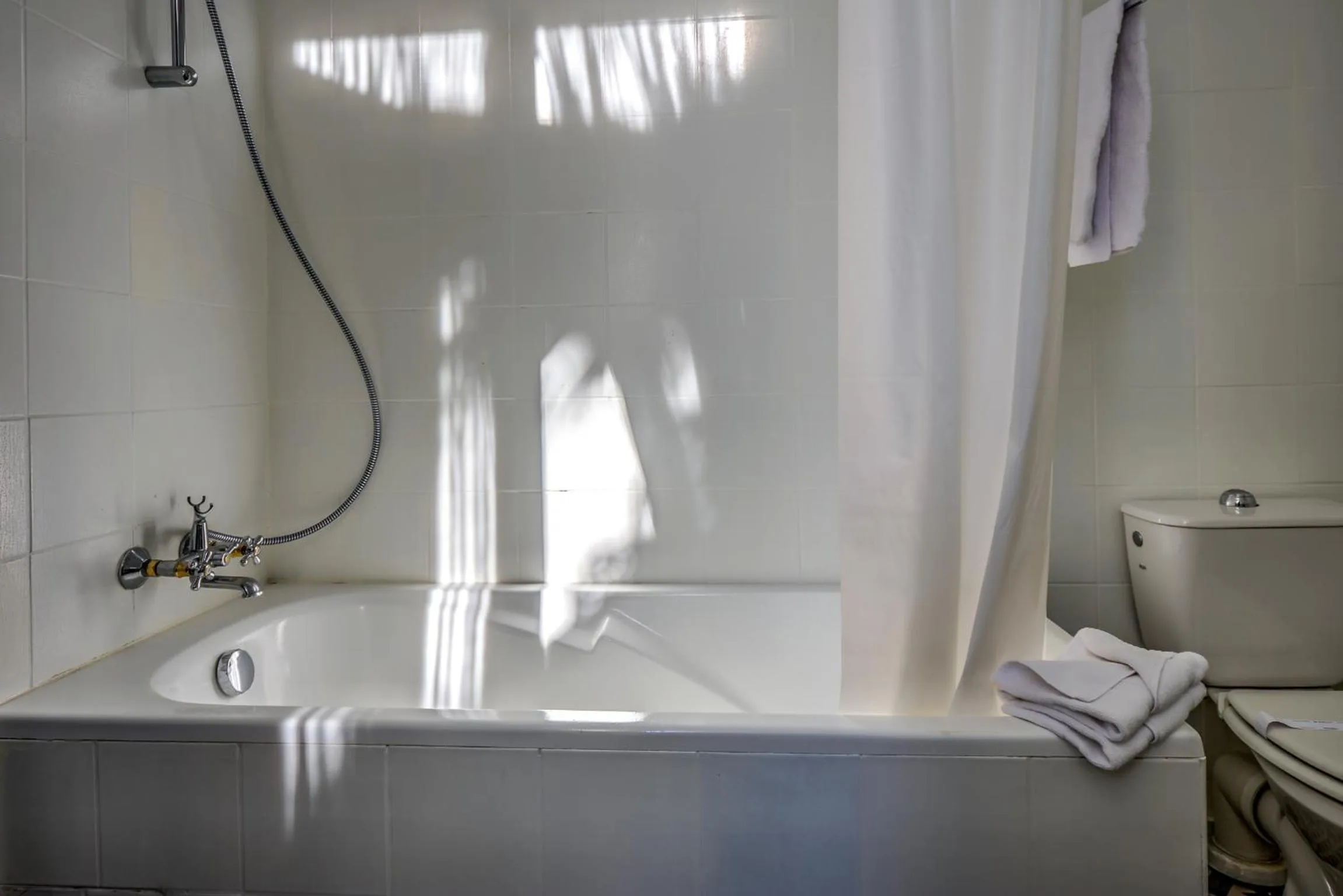 Bathroom in Villa Claudia Hotel Cannes Centre - Parking