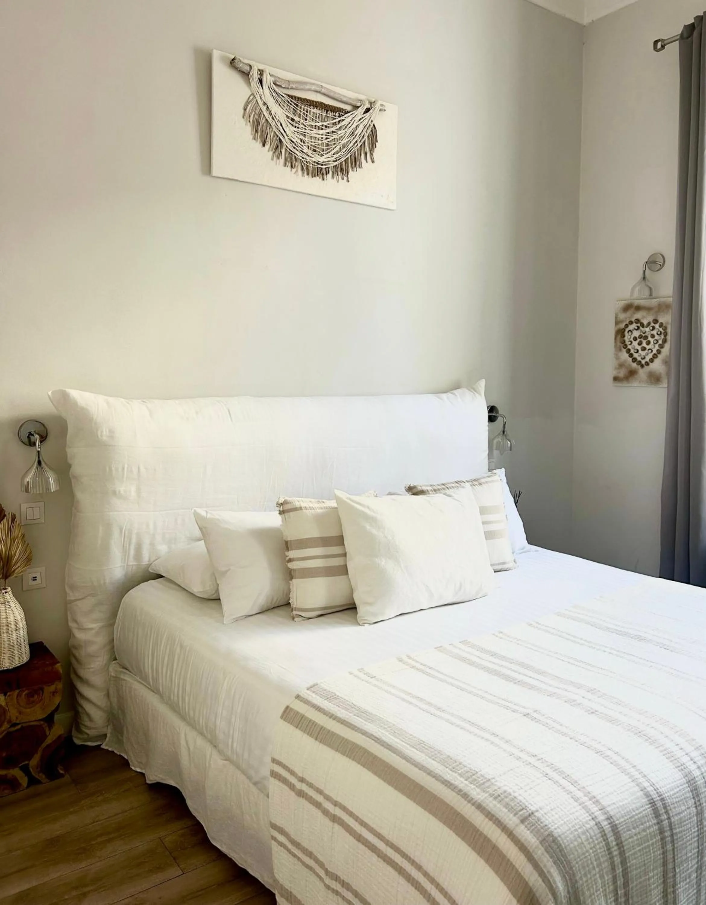 Bed in Villa Claudia Hotel Cannes Centre - Parking