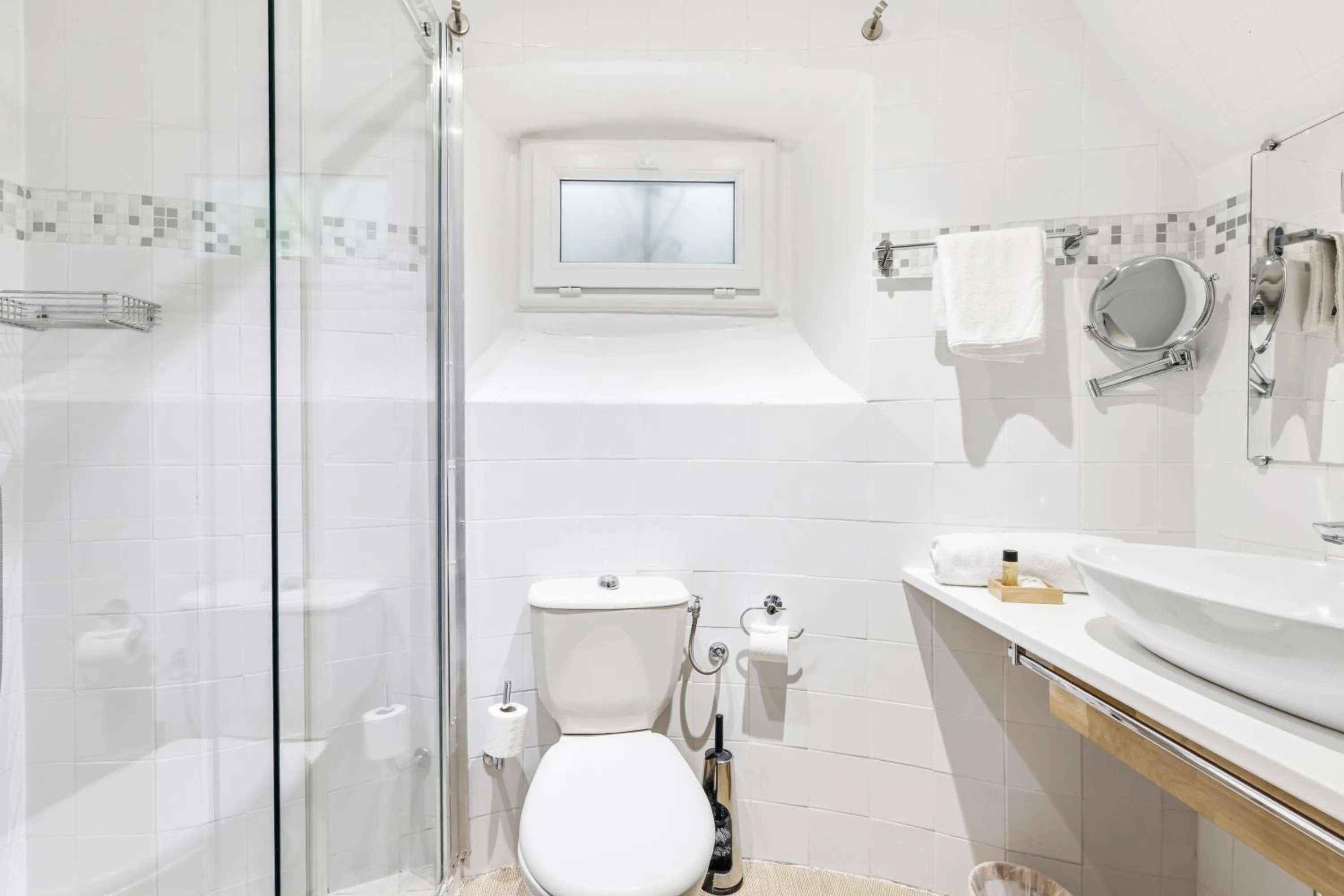 Shower in Villa Claudia Hotel Cannes Centre - Parking