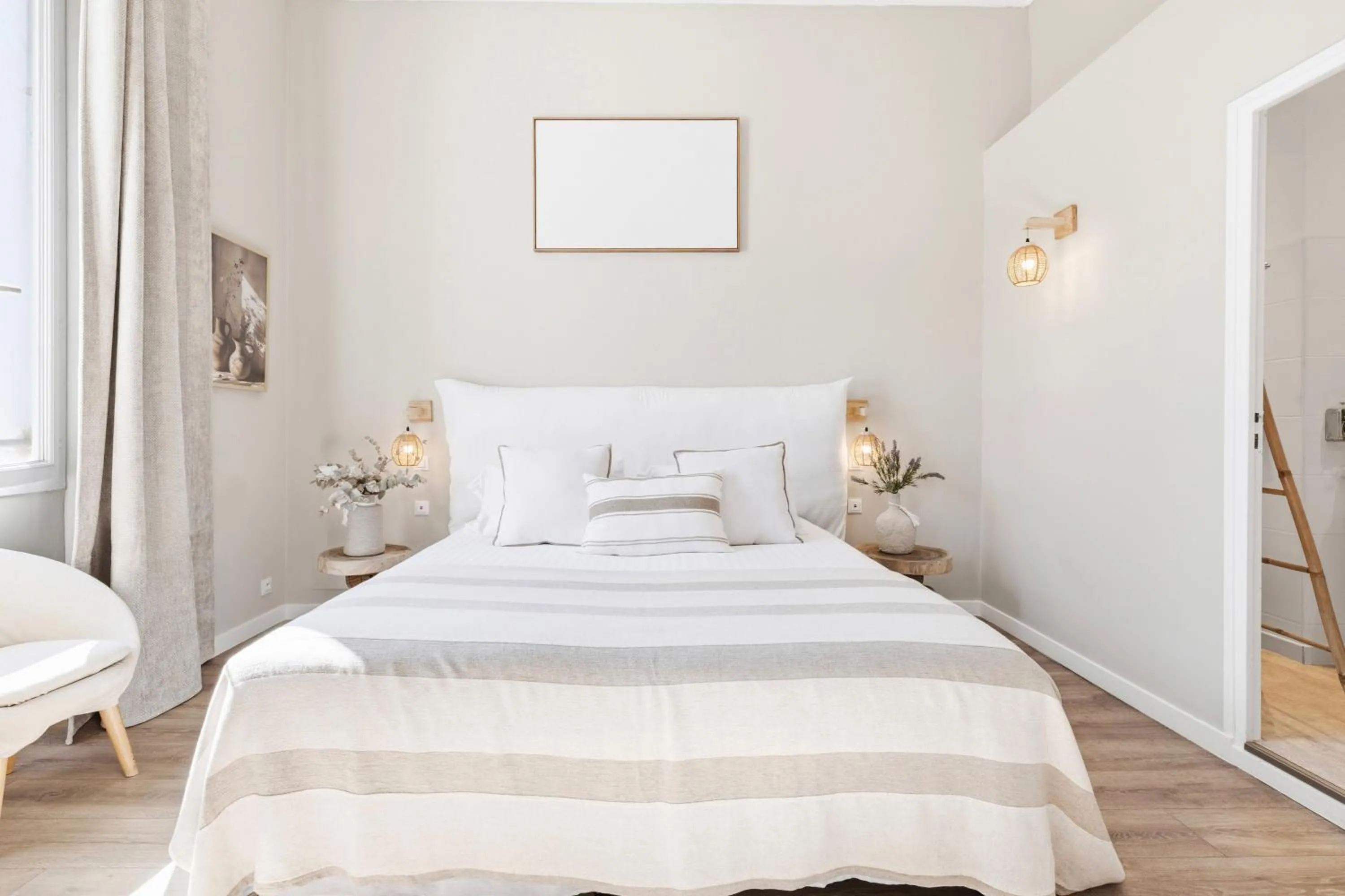 Bed in Villa Claudia Hotel Cannes Centre - Parking
