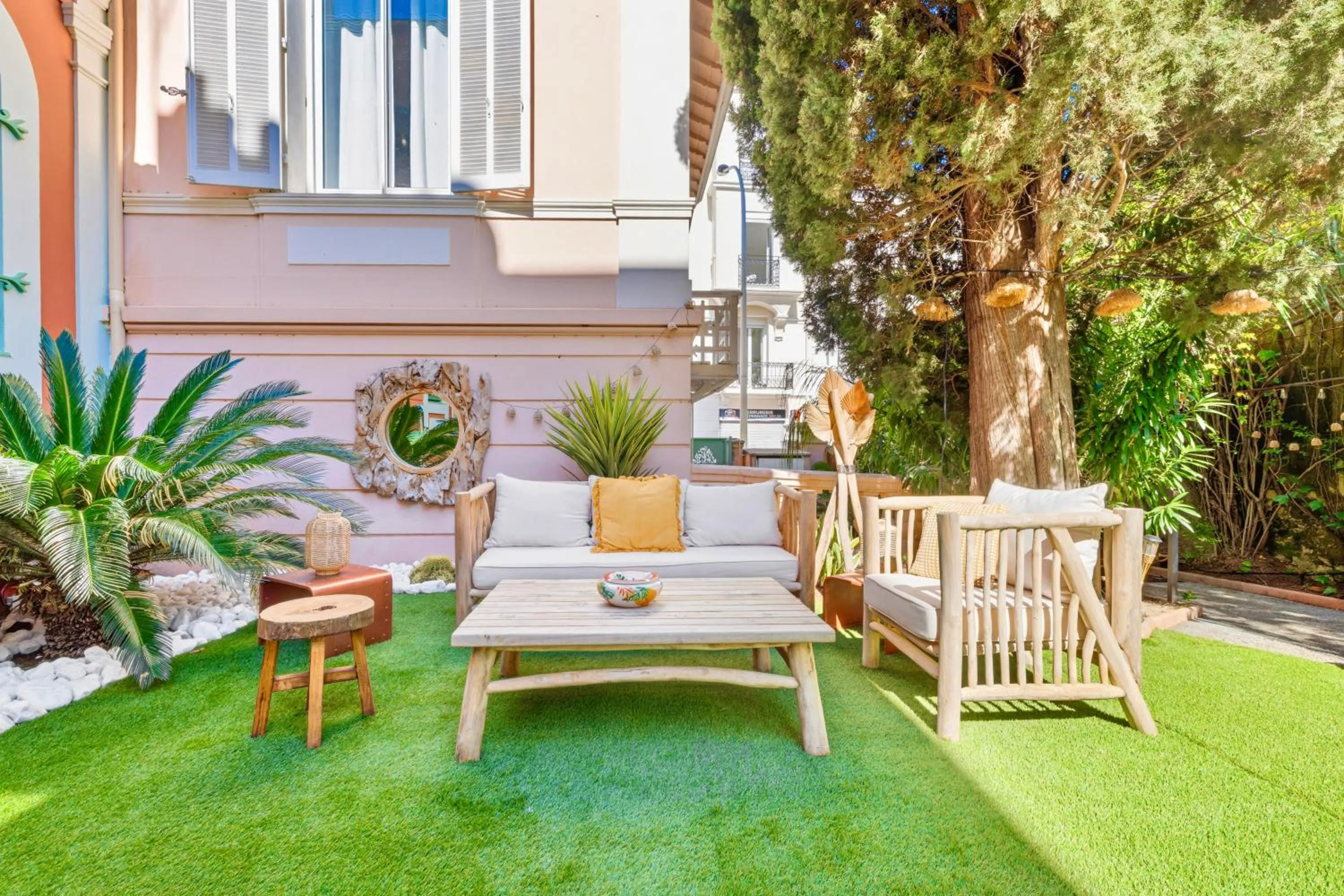 Patio in Villa Claudia Hotel Cannes Centre - Parking