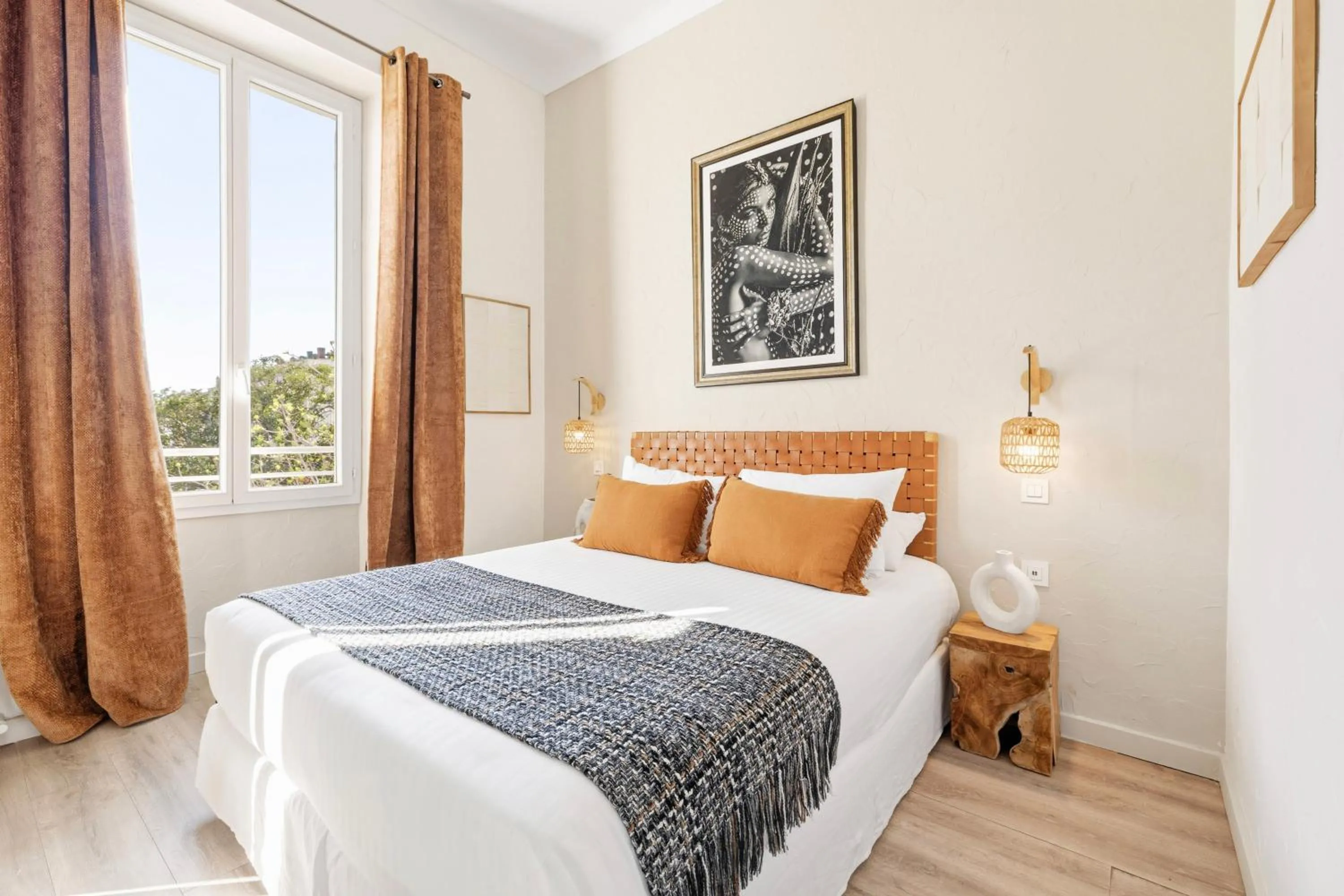 Bed in Villa Claudia Hotel Cannes Centre - Parking