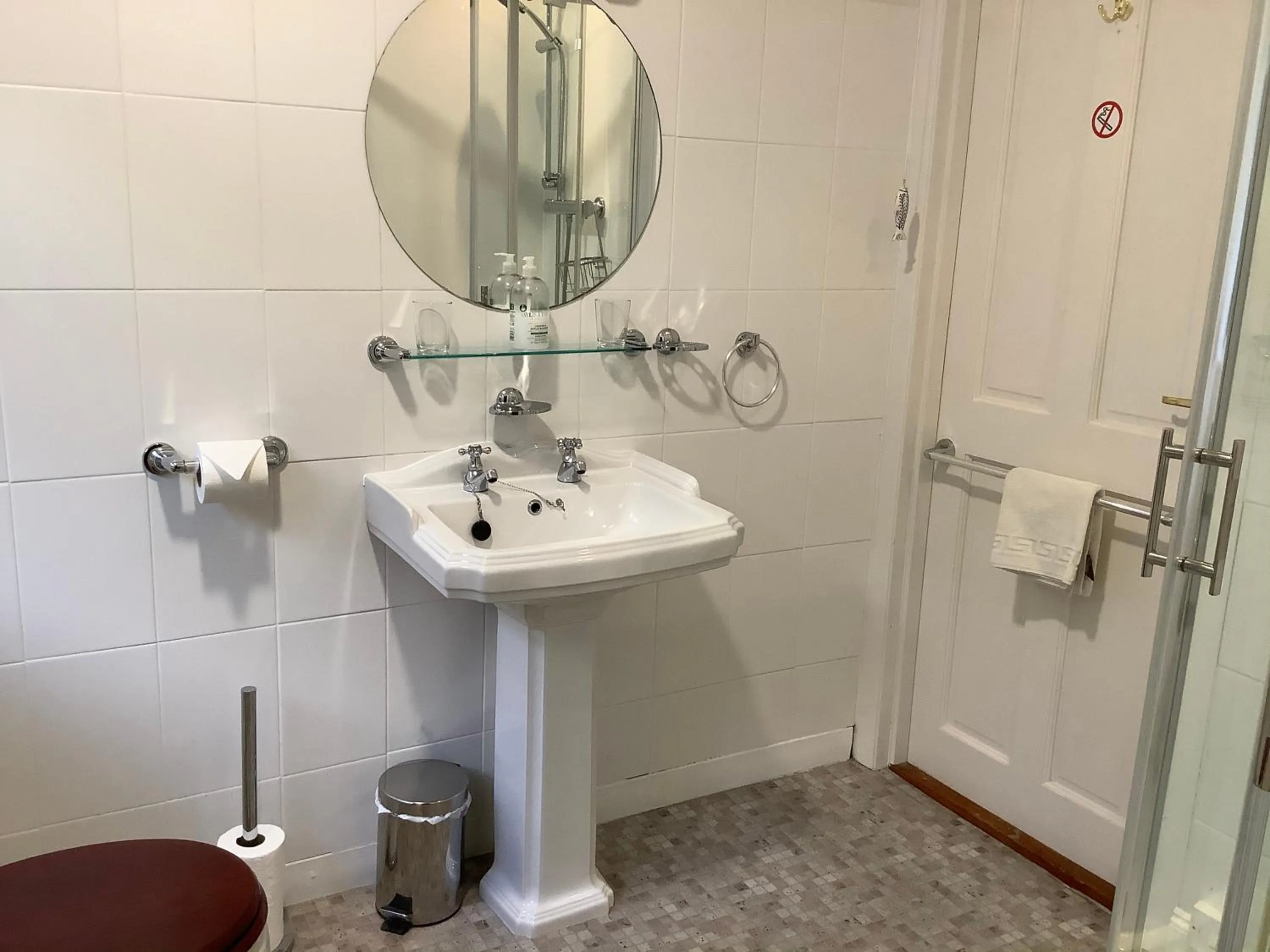 Bathroom in Struan House B&B
