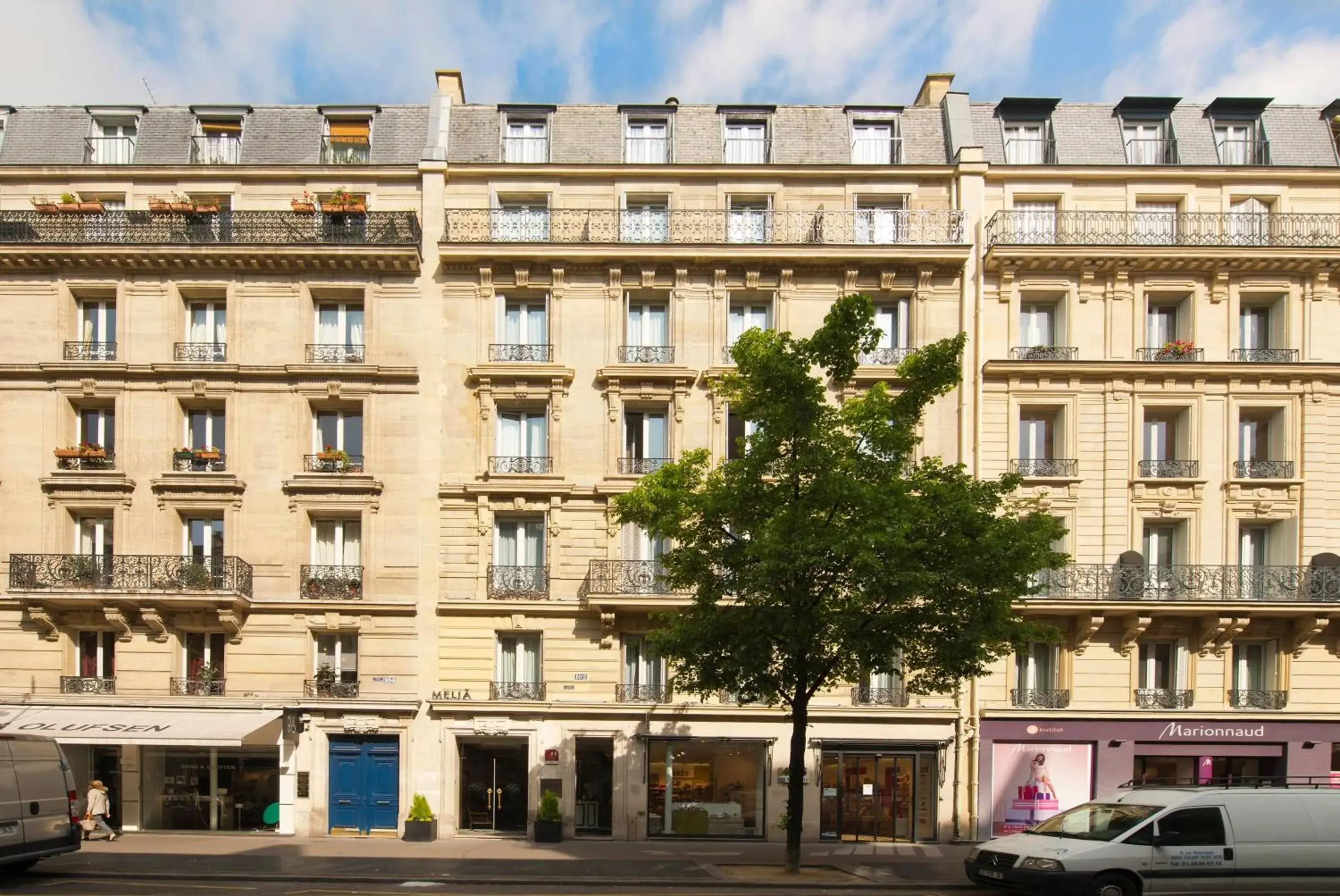 Property building in Meliá Paris Champs Elysées Property building in Meliá Paris Champs Elysées