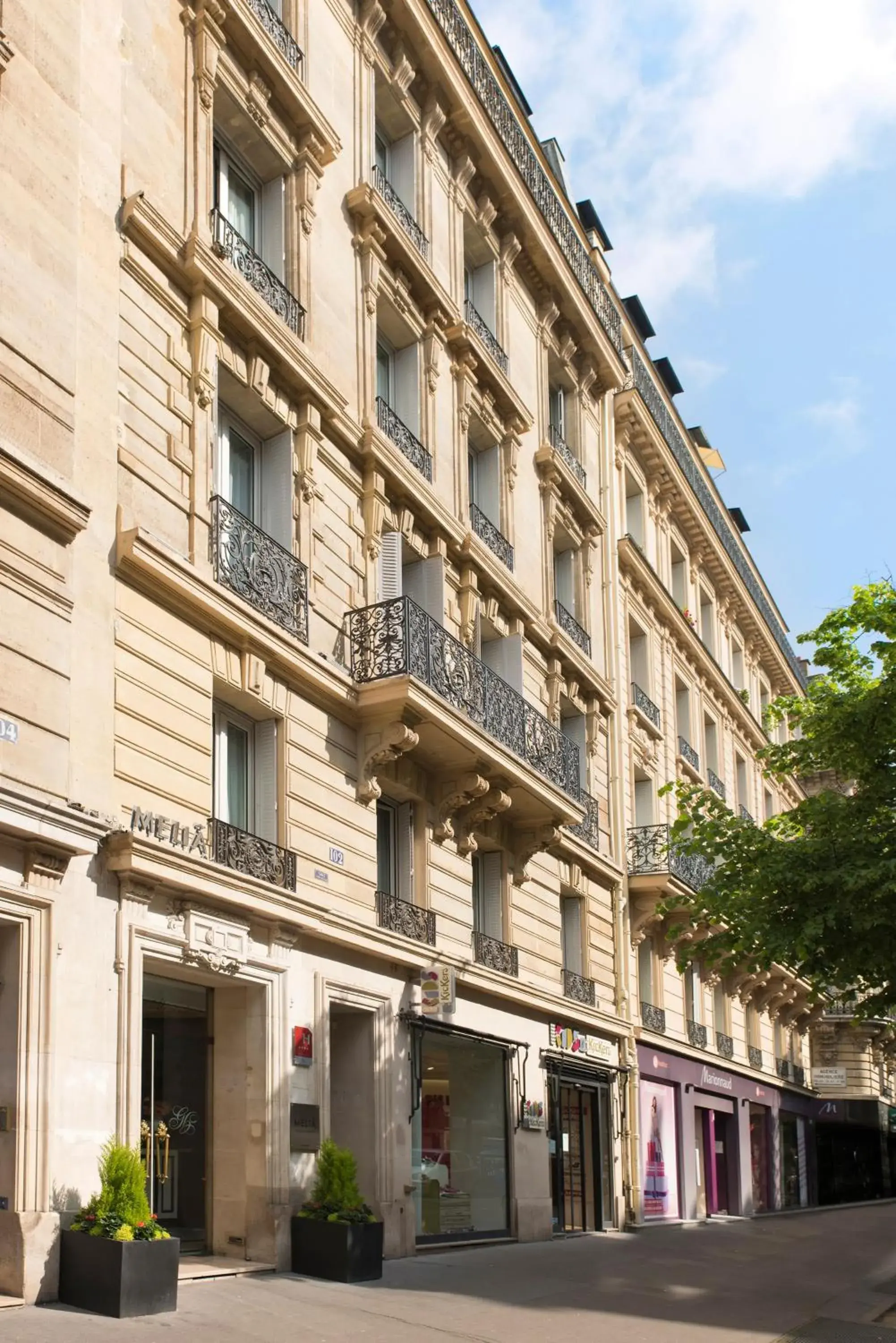 Property building in Meliá Paris Champs Elysées Property building in Meliá Paris Champs Elysées
