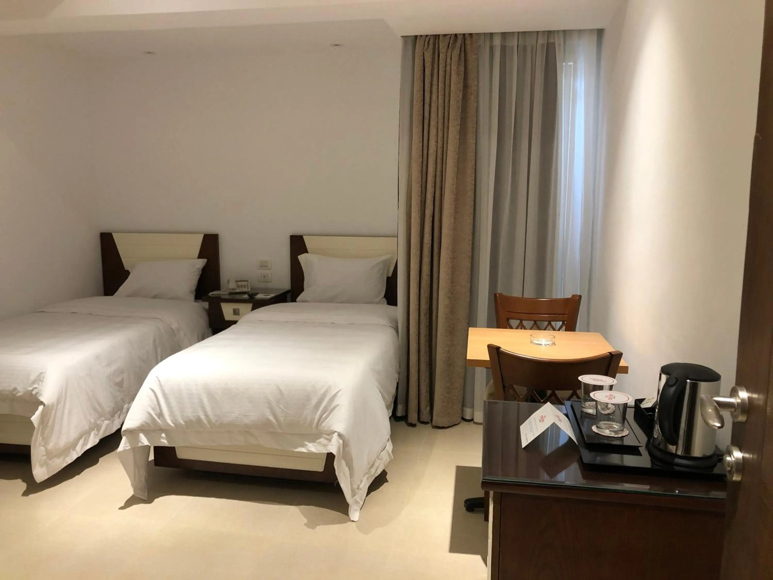 Coffee/tea facilities, Bed in Maxim Hotel