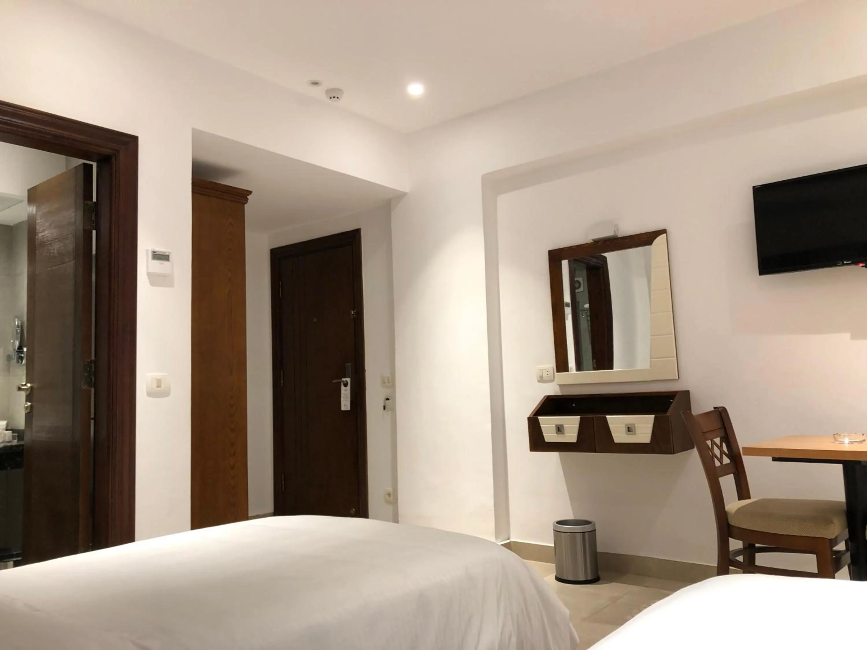 TV and multimedia, Bed in Maxim Hotel