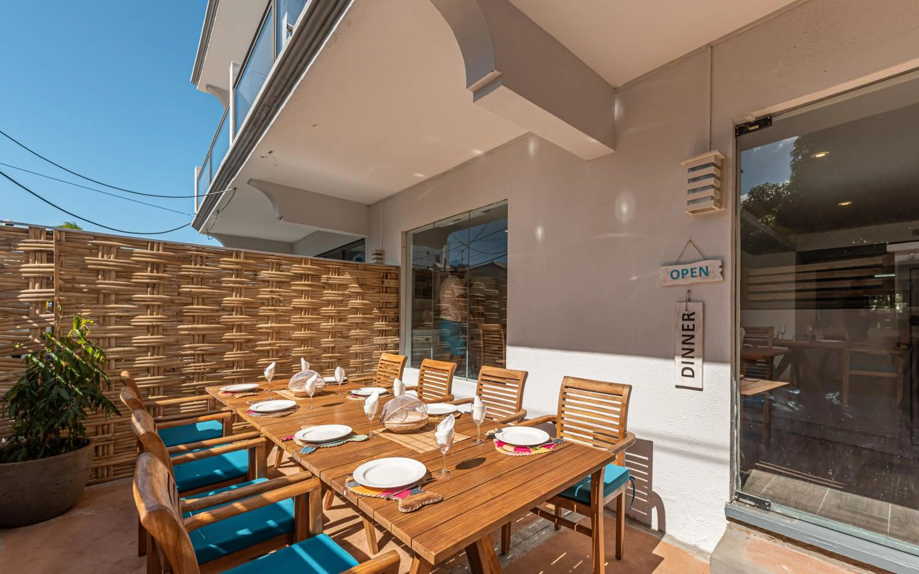 Restaurant/places to eat in Seastar Hotel