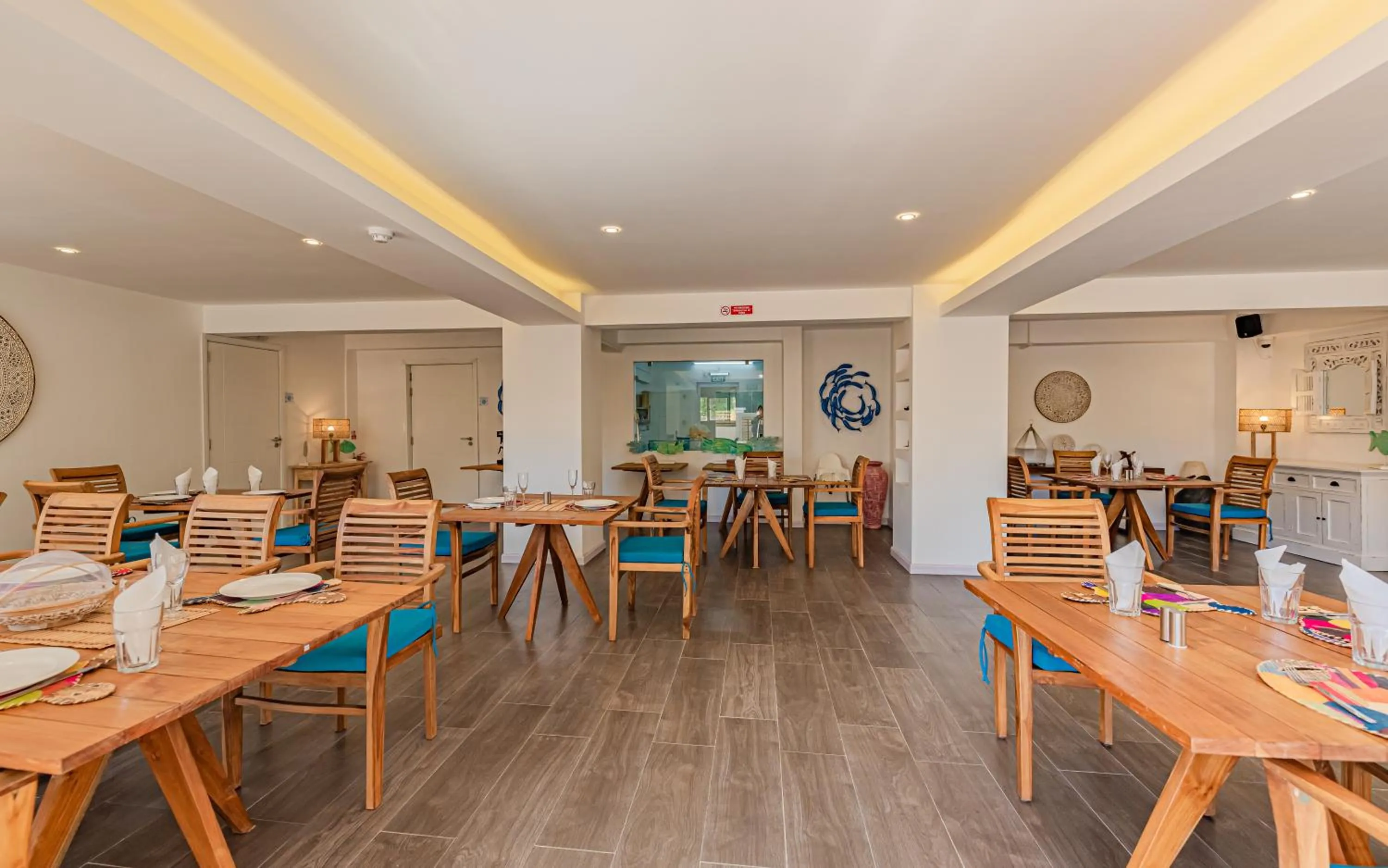 Restaurant/places to eat in Seastar Hotel