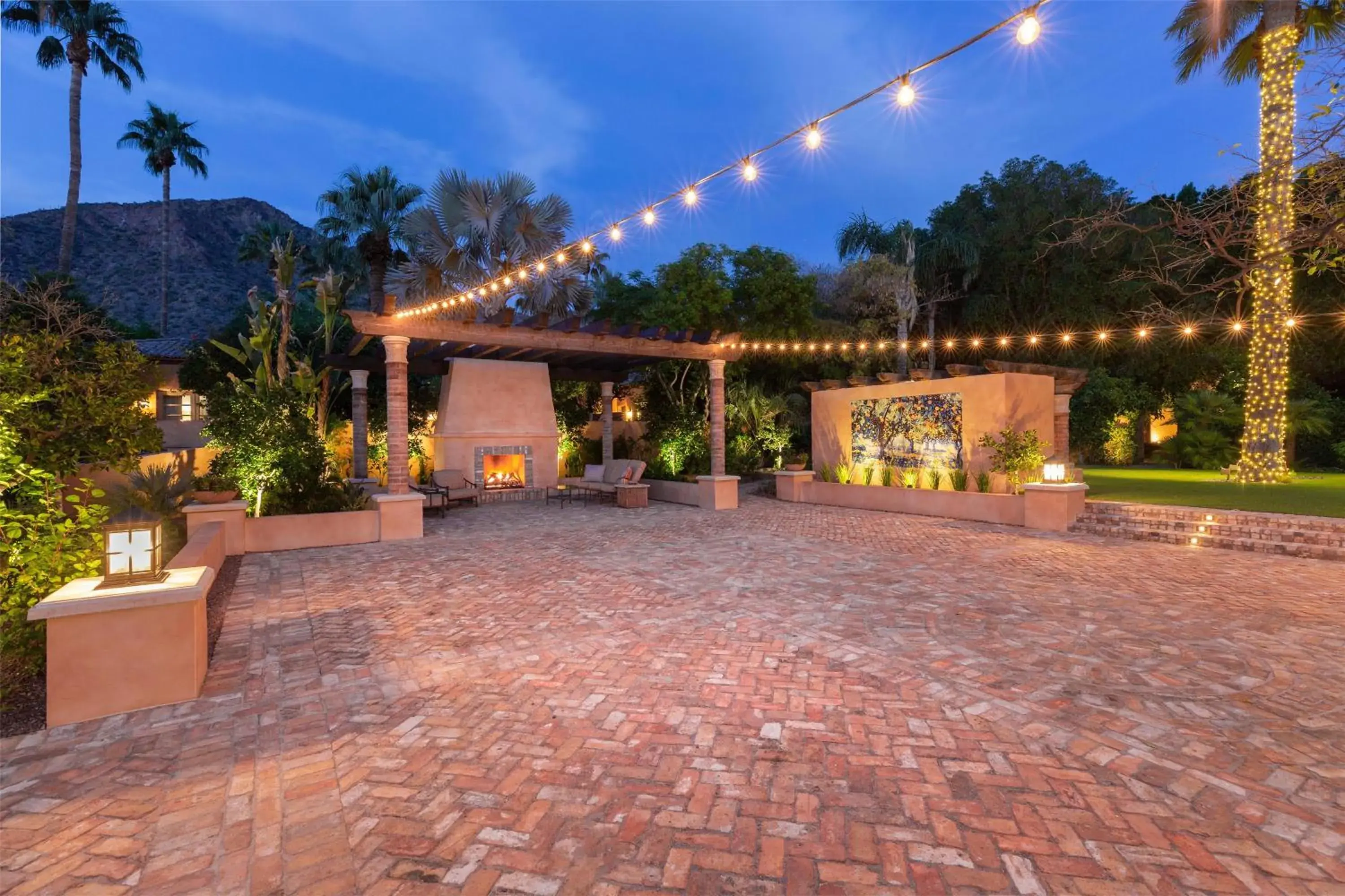 Property building in Royal Palms Resort and Spa, part of Hyatt Property building in Royal Palms Resort and Spa, part of Hyatt