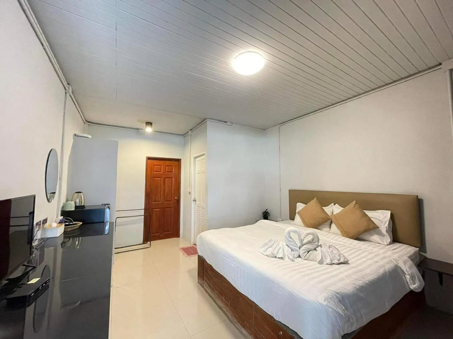 Property building, Bed in MOOK BOONCHU HOTEL