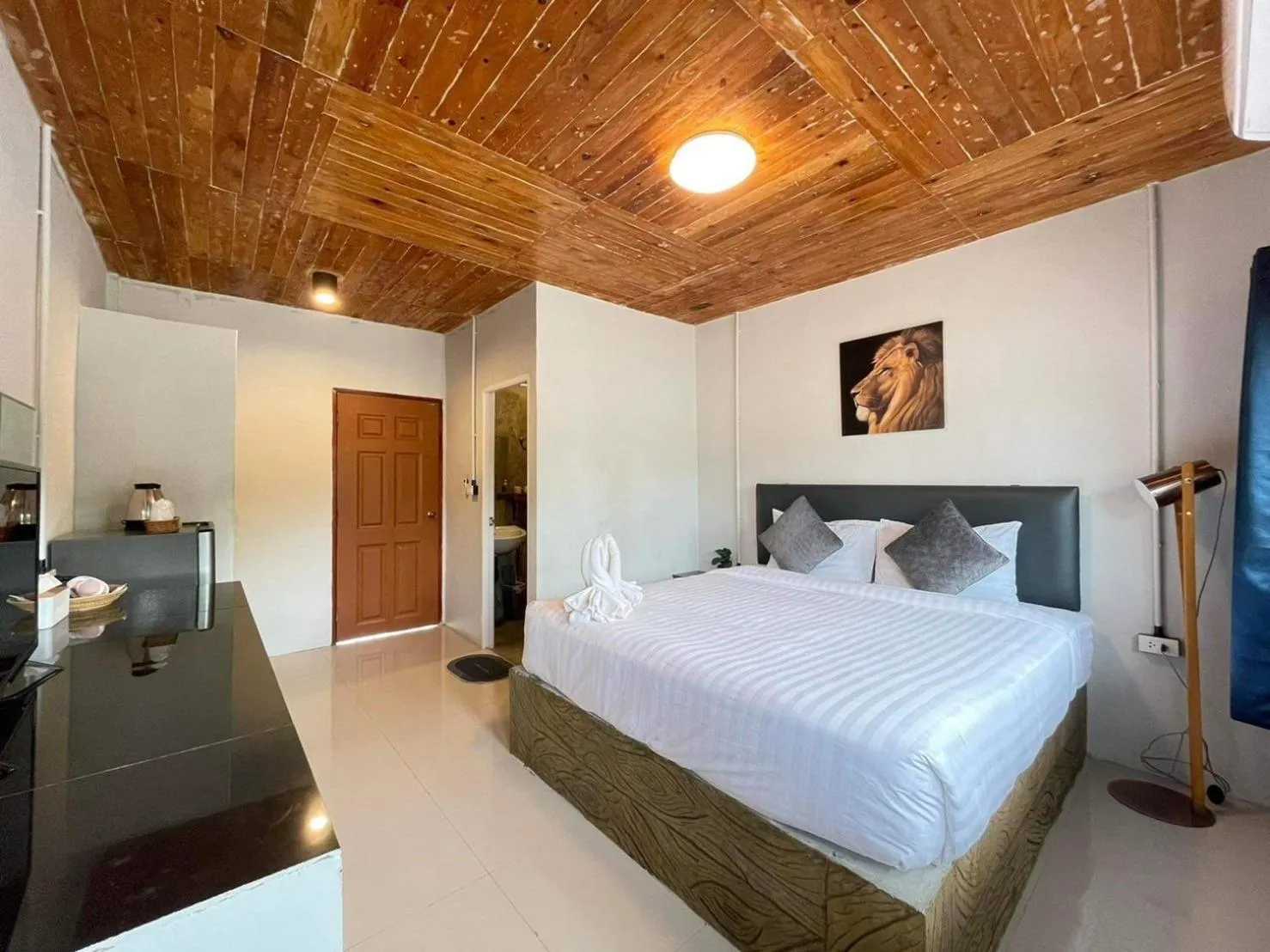 Property building, Bed in MOOK BOONCHU HOTEL