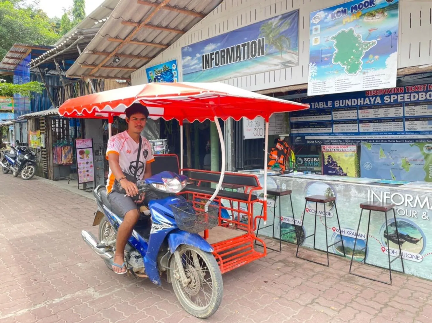 Property building in MOOK BOONCHU HOTEL