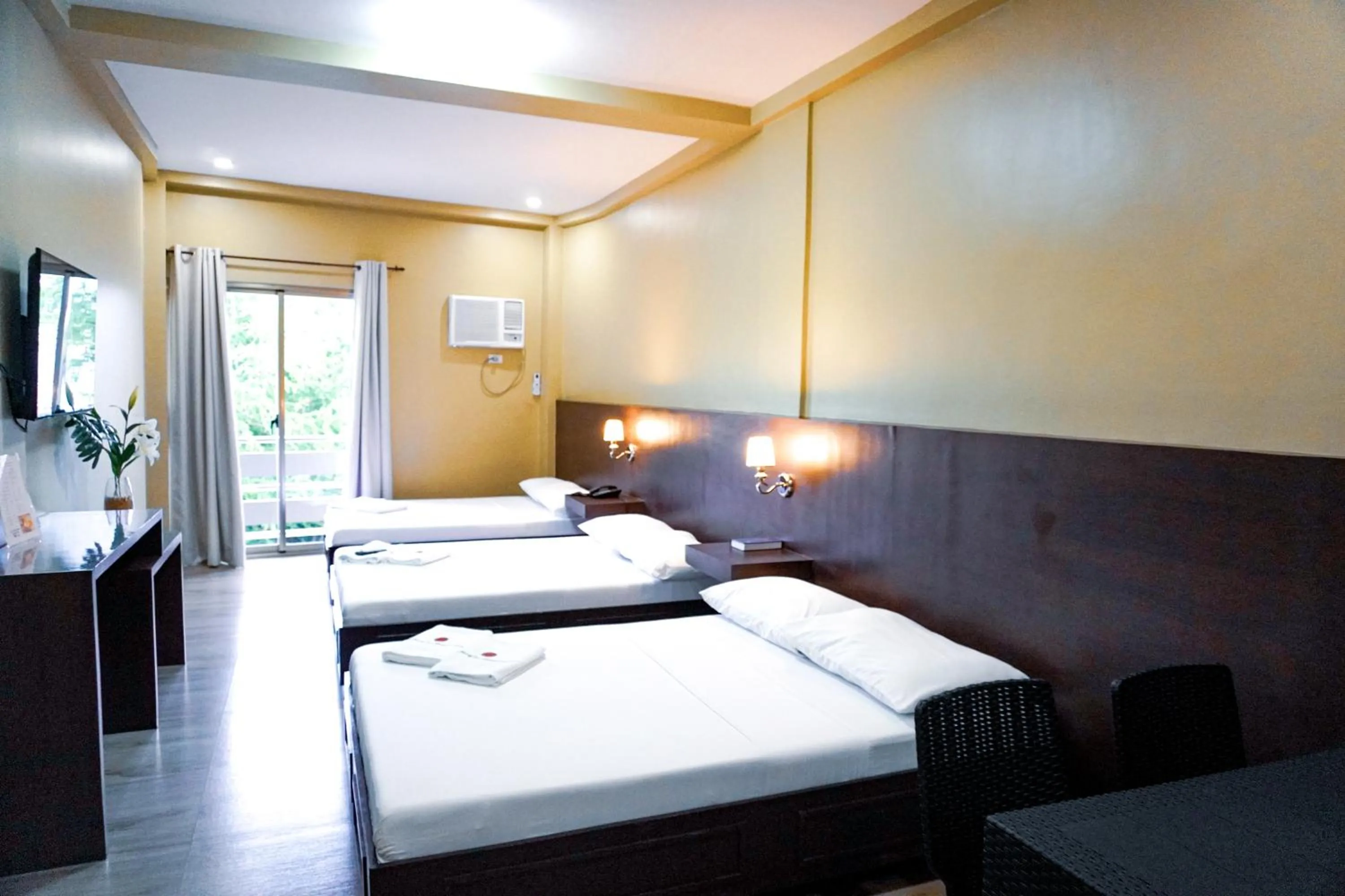 Photo of the whole room, Bed in The Mang-Yan Grand Hotel powered by Cocotel