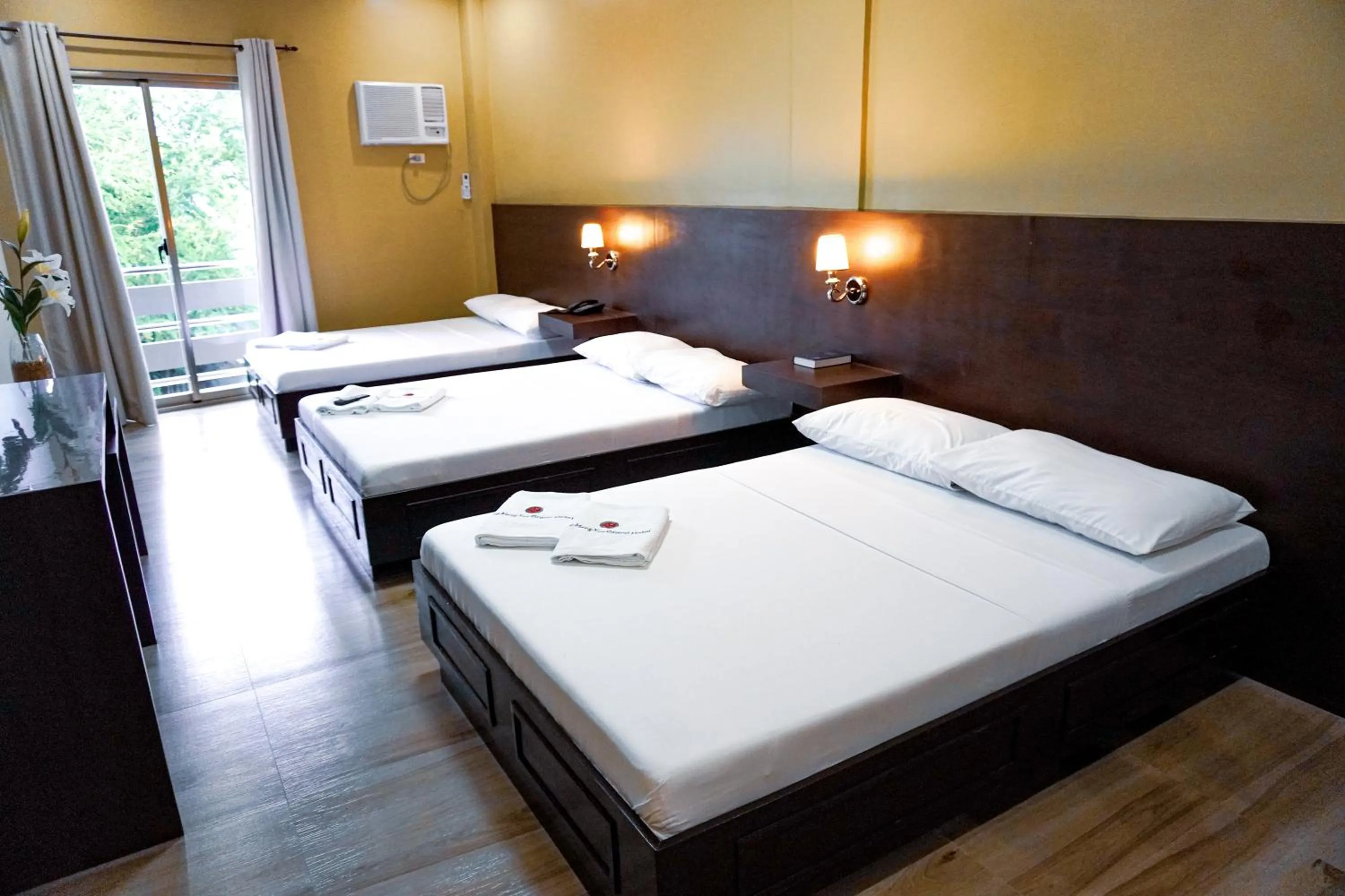 Photo of the whole room, Bed in The Mang-Yan Grand Hotel powered by Cocotel