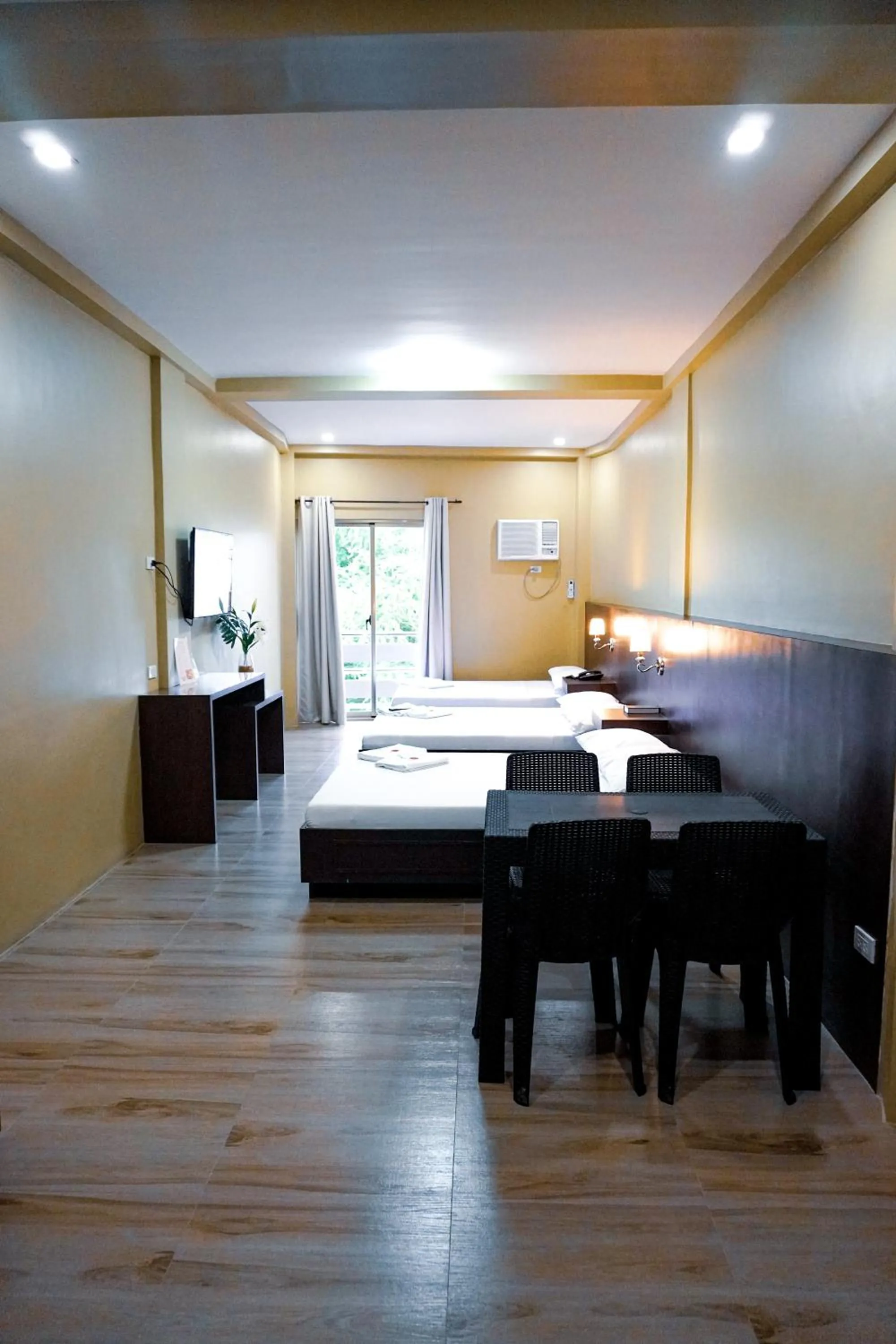 Photo of the whole room, Bed in The Mang-Yan Grand Hotel powered by Cocotel