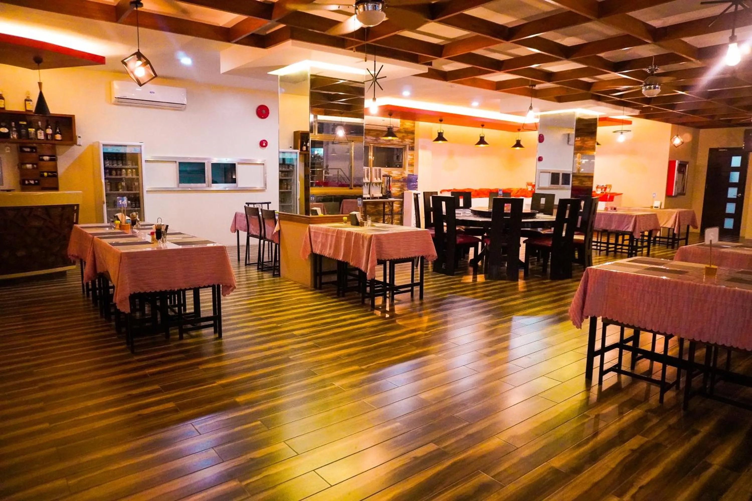 Restaurant/places to eat in The Mang-Yan Grand Hotel powered by Cocotel