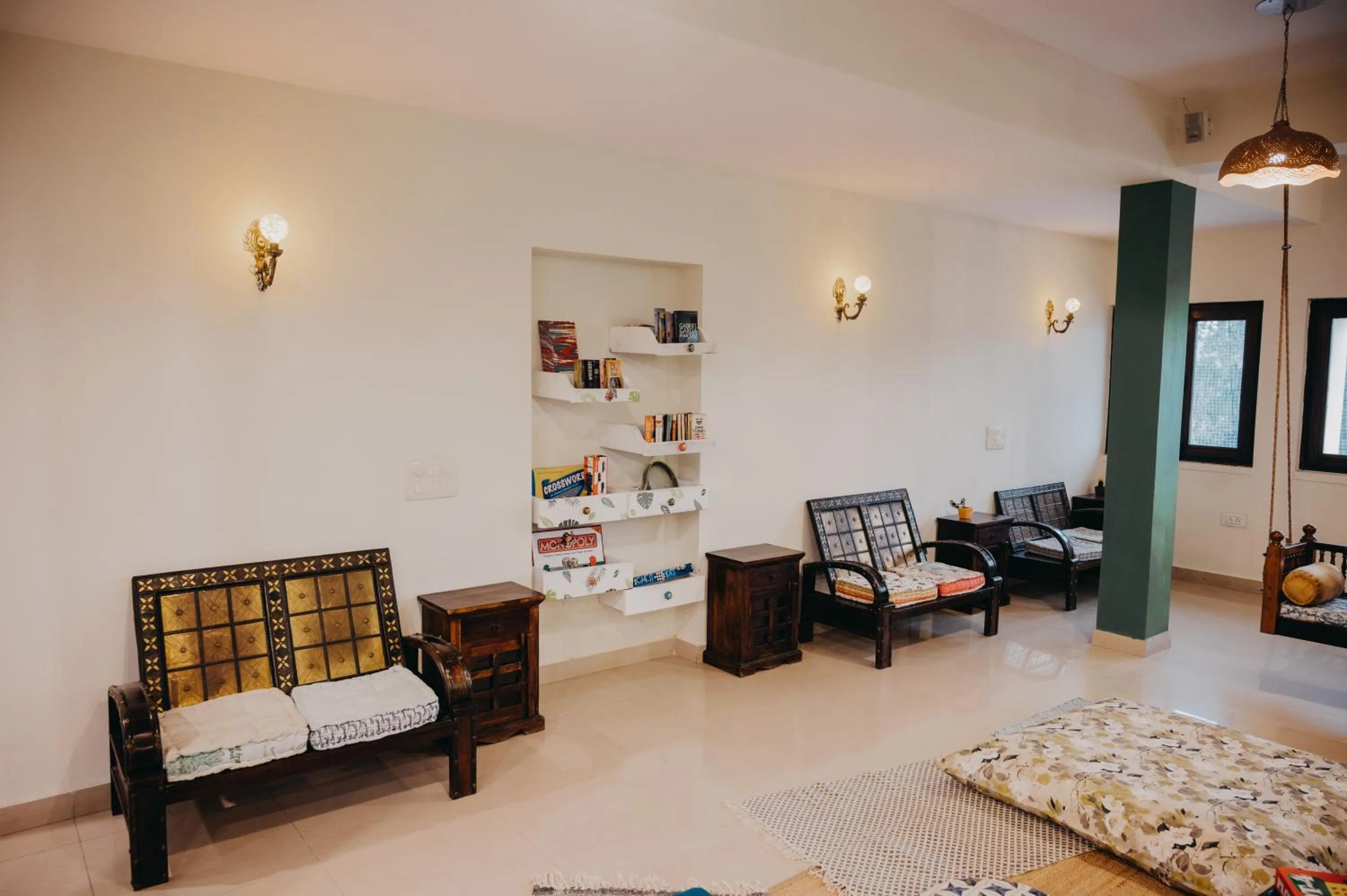 Living room in Horn Ok Please Hostel Jaipur