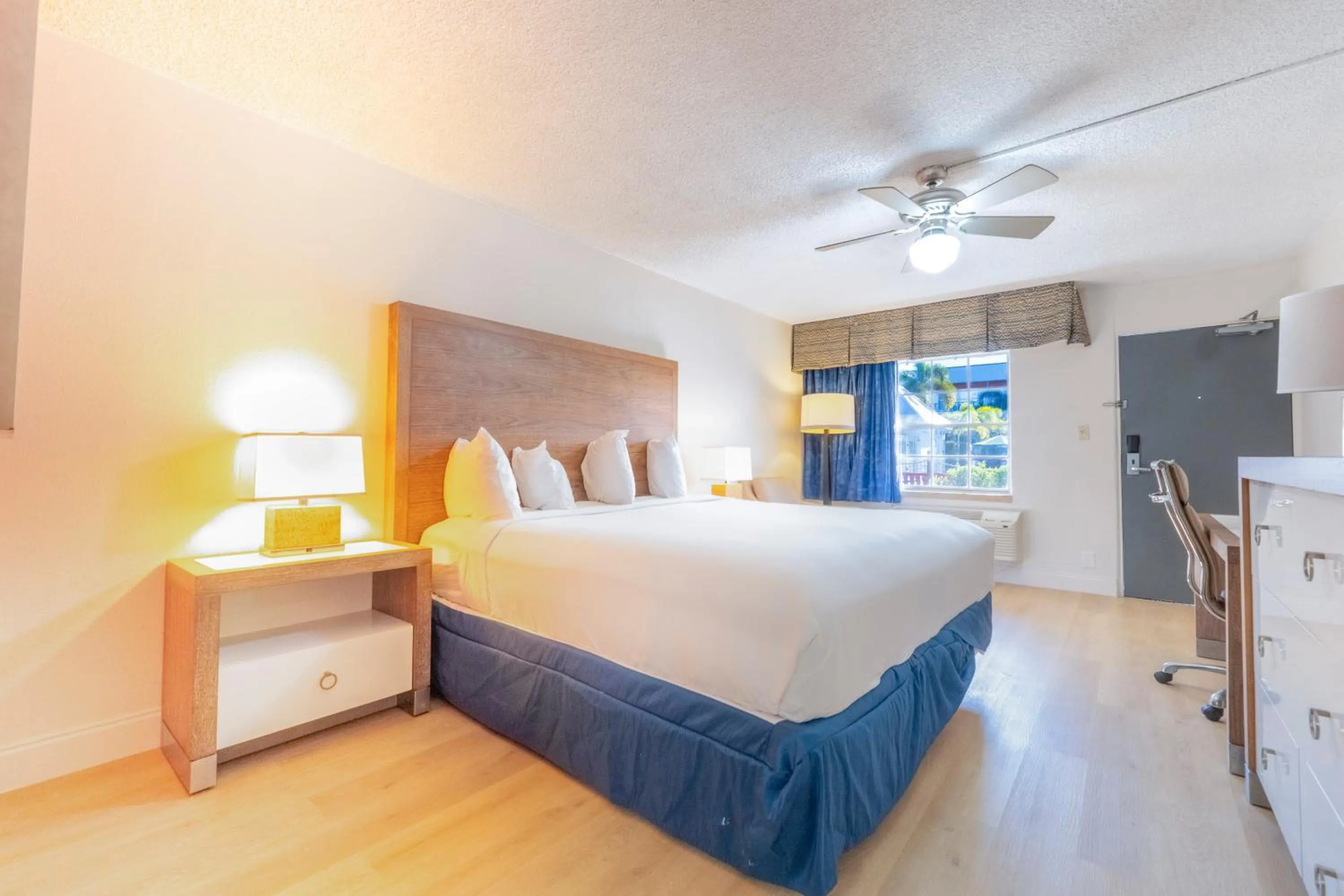 Bed in Ramada by Wyndham Flamingo Water Park