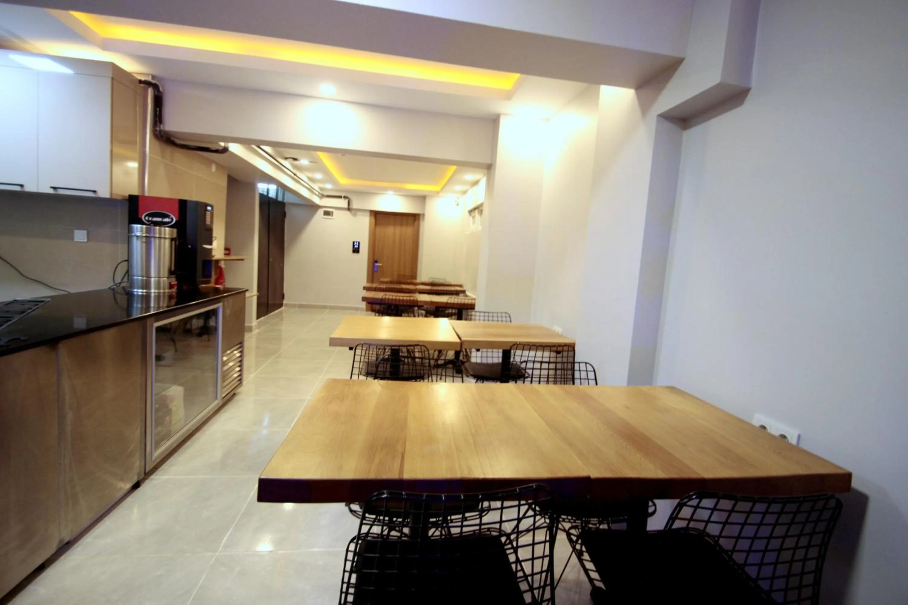 Dining area in Hira Hotel