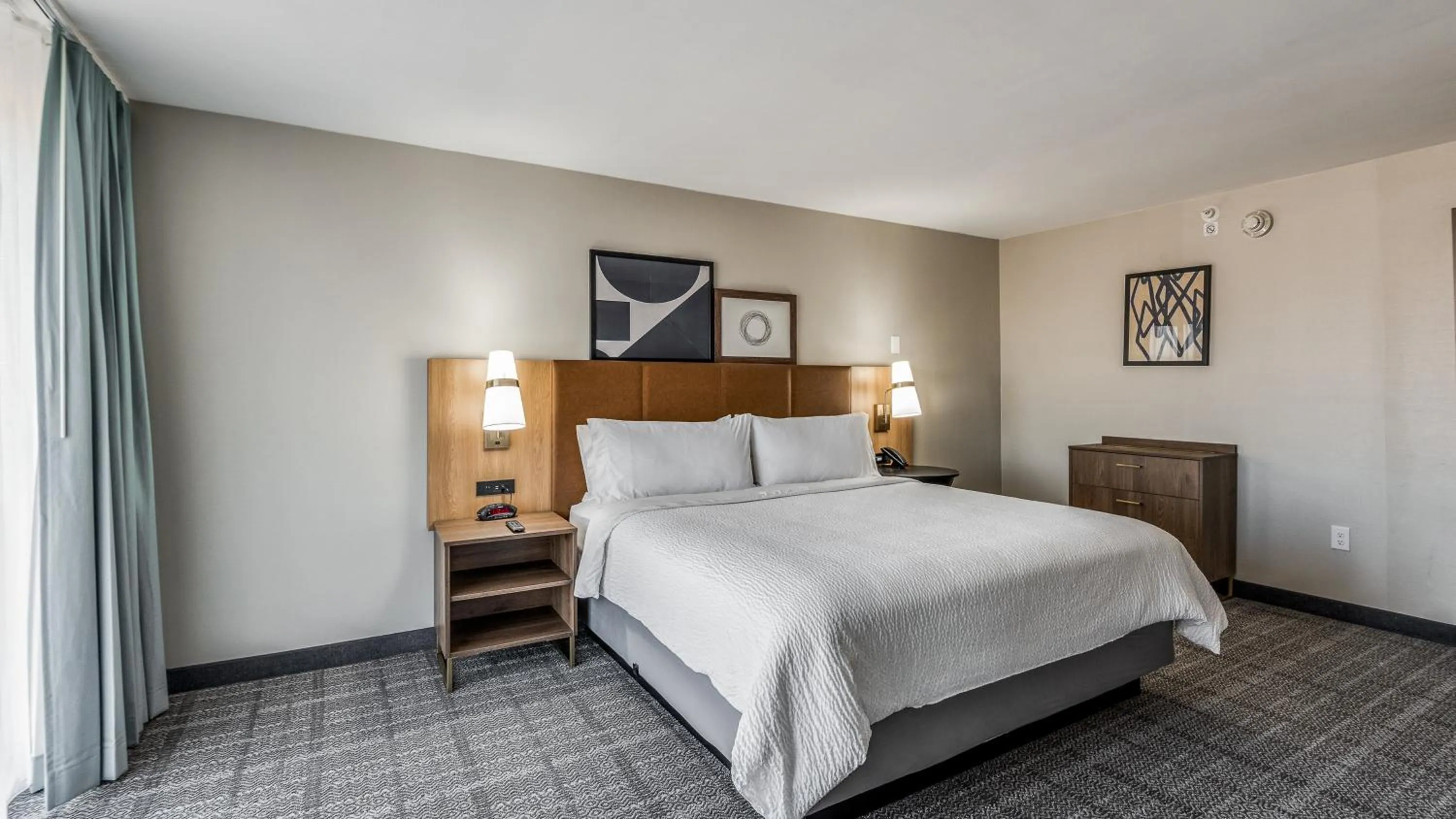 Photo of the whole room, Bed in Staybridge Suites Dallas Market Ctr Love Field by IHG
