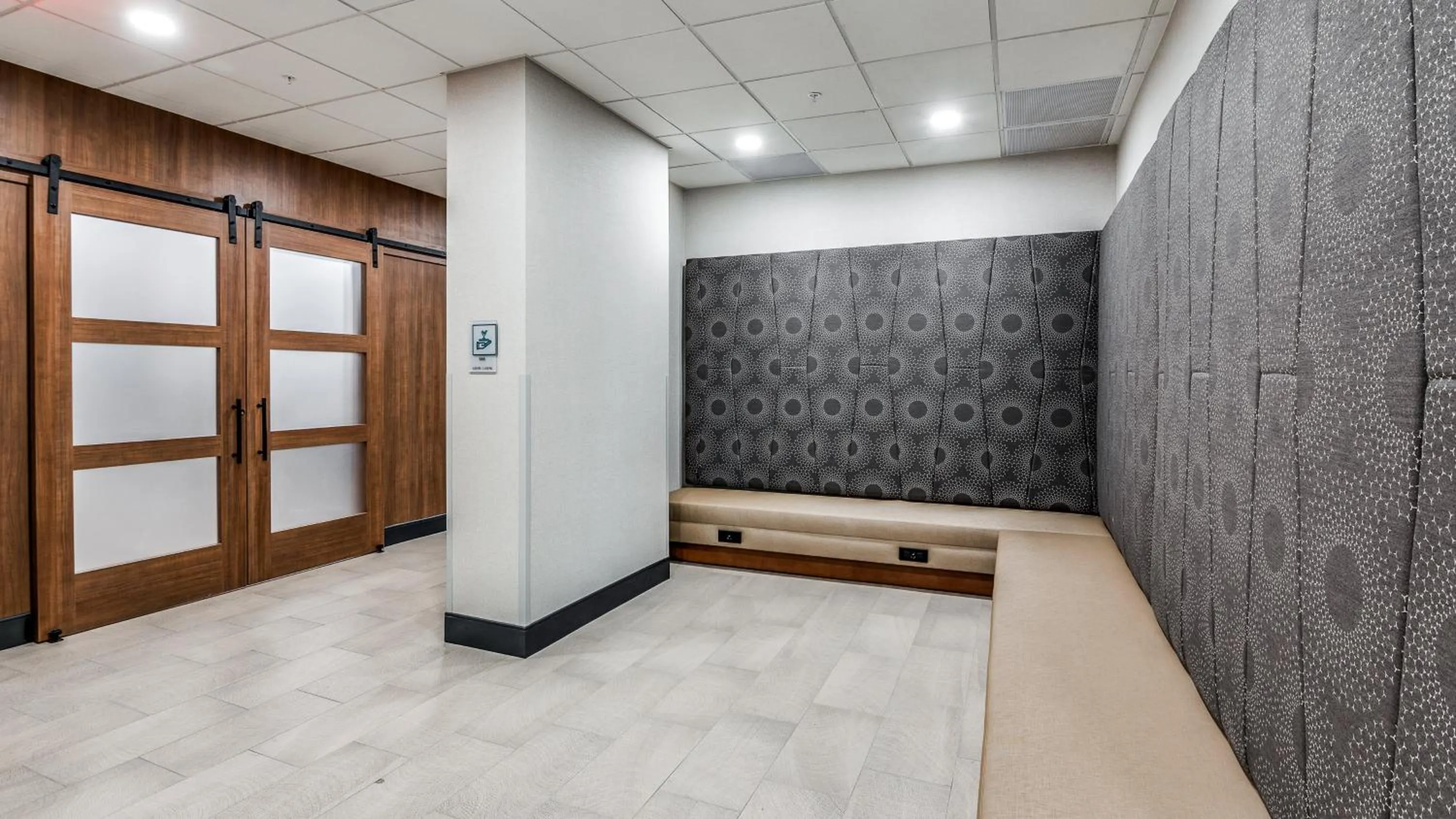 Restaurant/places to eat in Staybridge Suites Dallas Market Ctr Love Field by IHG