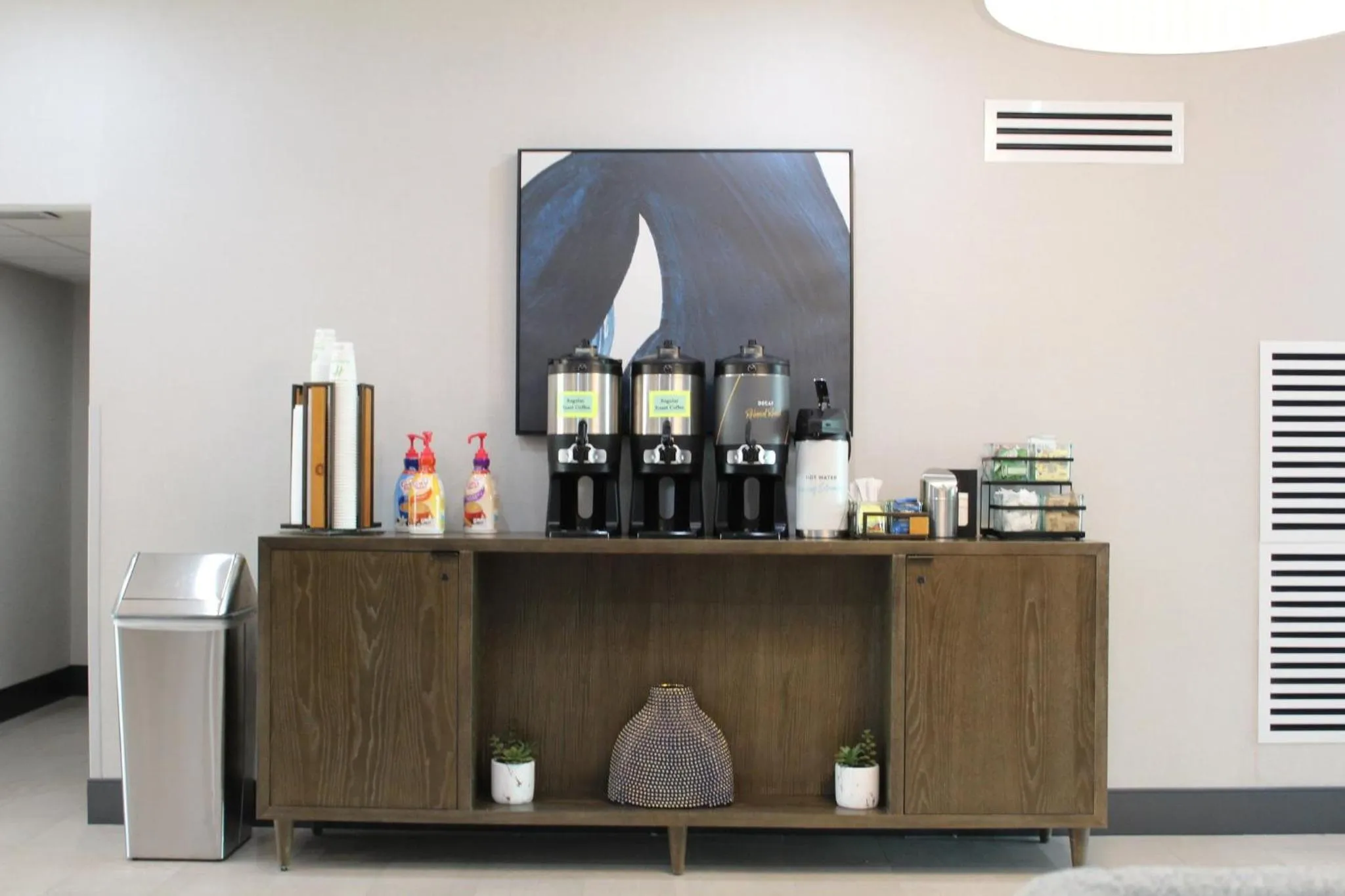 Lobby or reception in Staybridge Suites Dallas Market Ctr Love Field by IHG