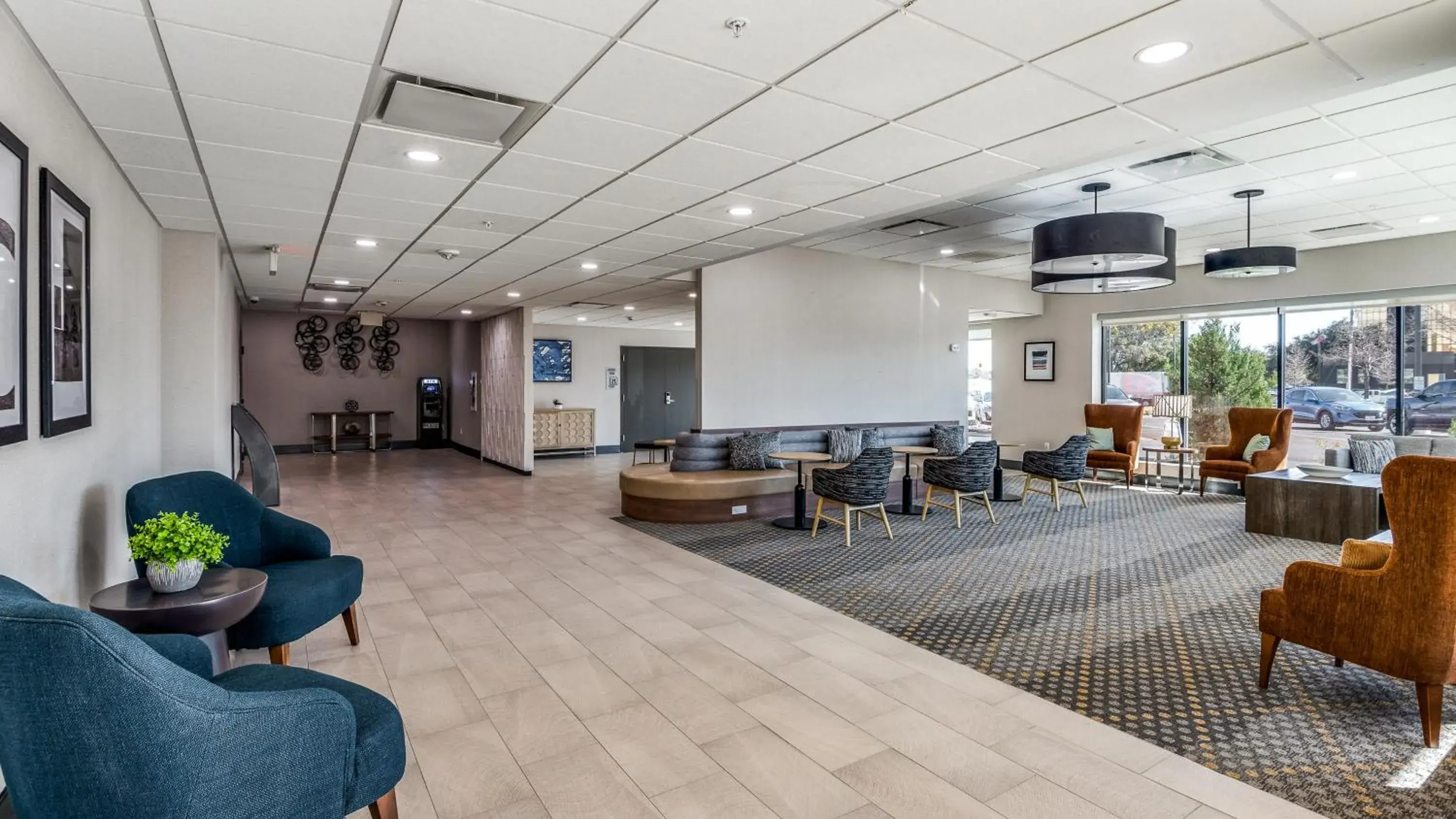 Living room in Staybridge Suites Dallas Market Ctr Love Field by IHG Living room in Staybridge Suites Dallas Market Ctr Love Field by IHG