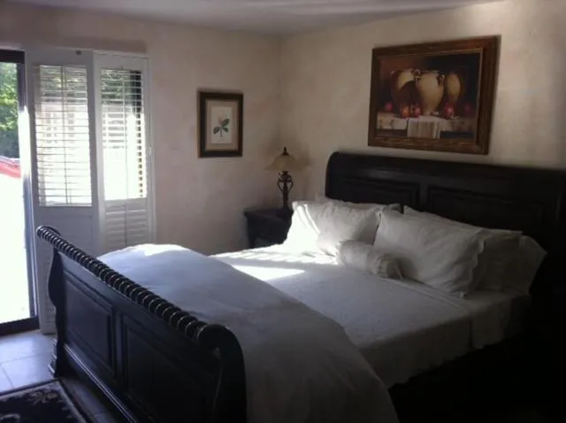 King Room in Spanish Villa Inn