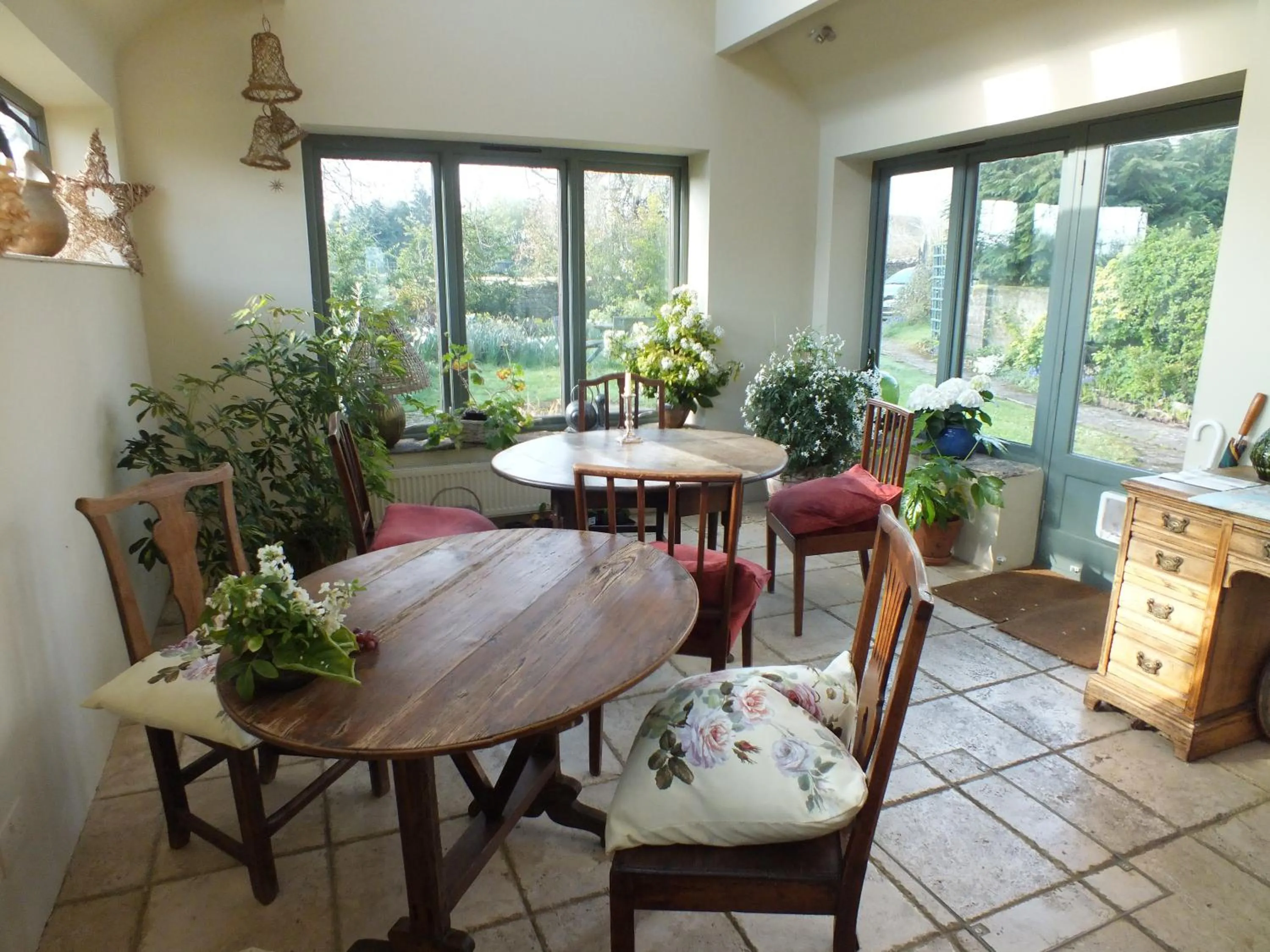 Dining area in Herb Cottage