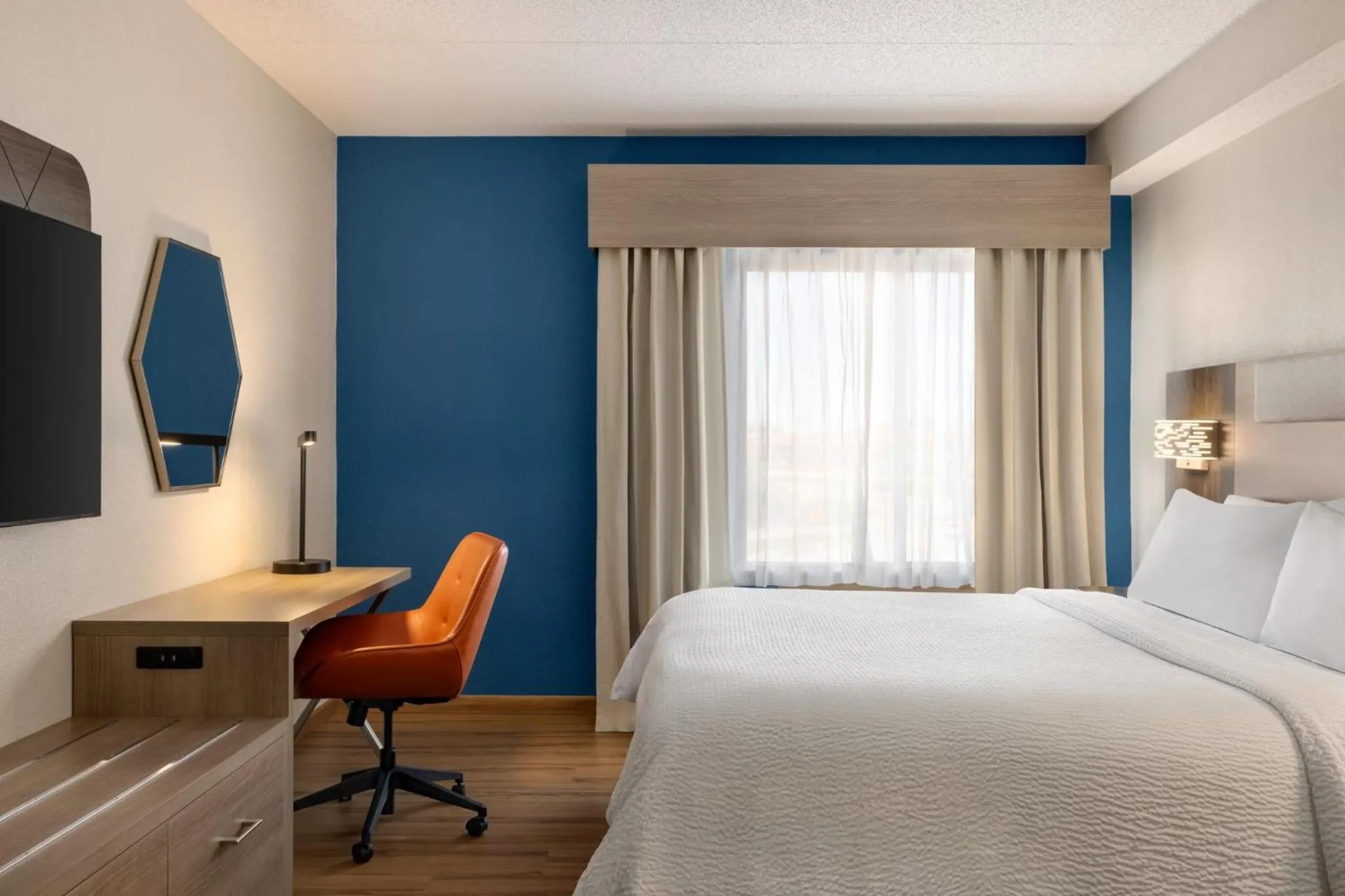 Photo of the whole room, Bed in Holiday Inn Express Hotel & Suites Indianapolis W - Airport Area by IHG