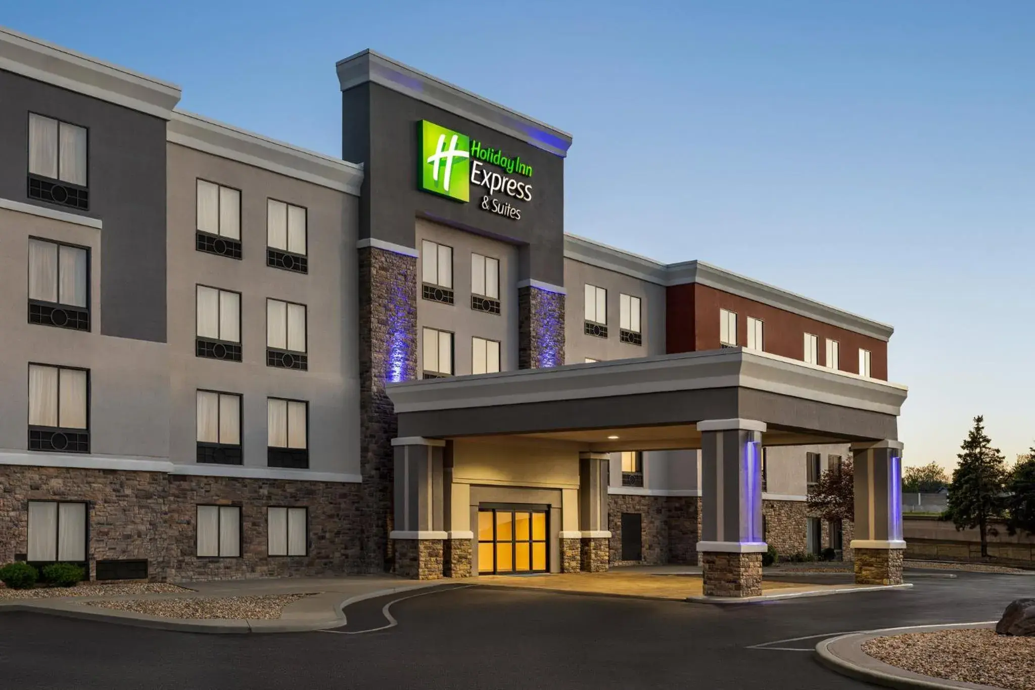 Property building in Holiday Inn Express Hotel & Suites Indianapolis W - Airport Area by IHG Property building in Holiday Inn Express Hotel & Suites Indianapolis W - Airport Area by IHG