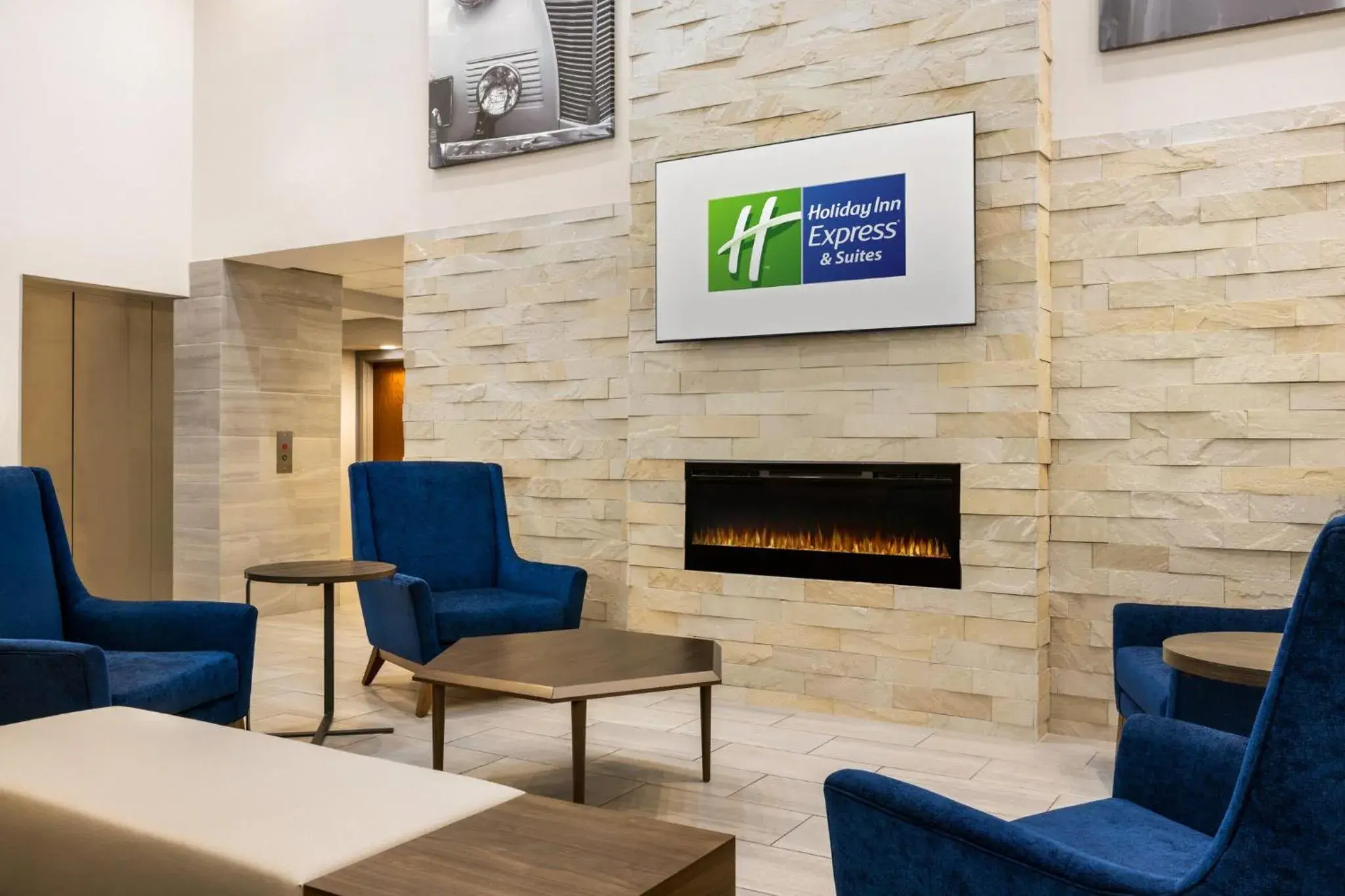 Property building in Holiday Inn Express Hotel & Suites Indianapolis W - Airport Area by IHG Property building in Holiday Inn Express Hotel & Suites Indianapolis W - Airport Area by IHG
