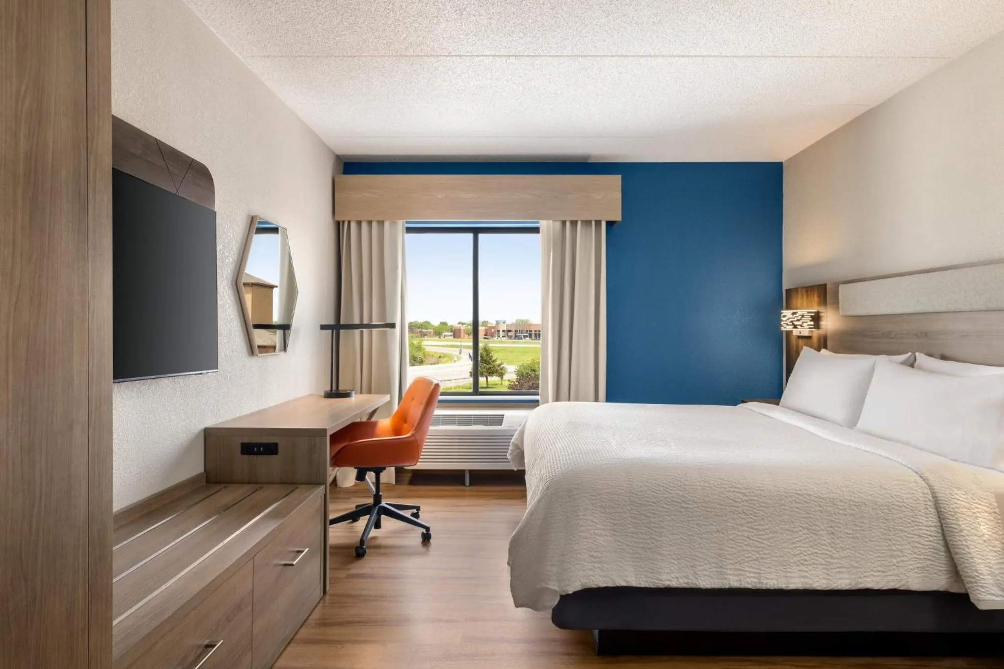 Photo of the whole room, Bed in Holiday Inn Express Hotel & Suites Indianapolis W - Airport Area by IHG