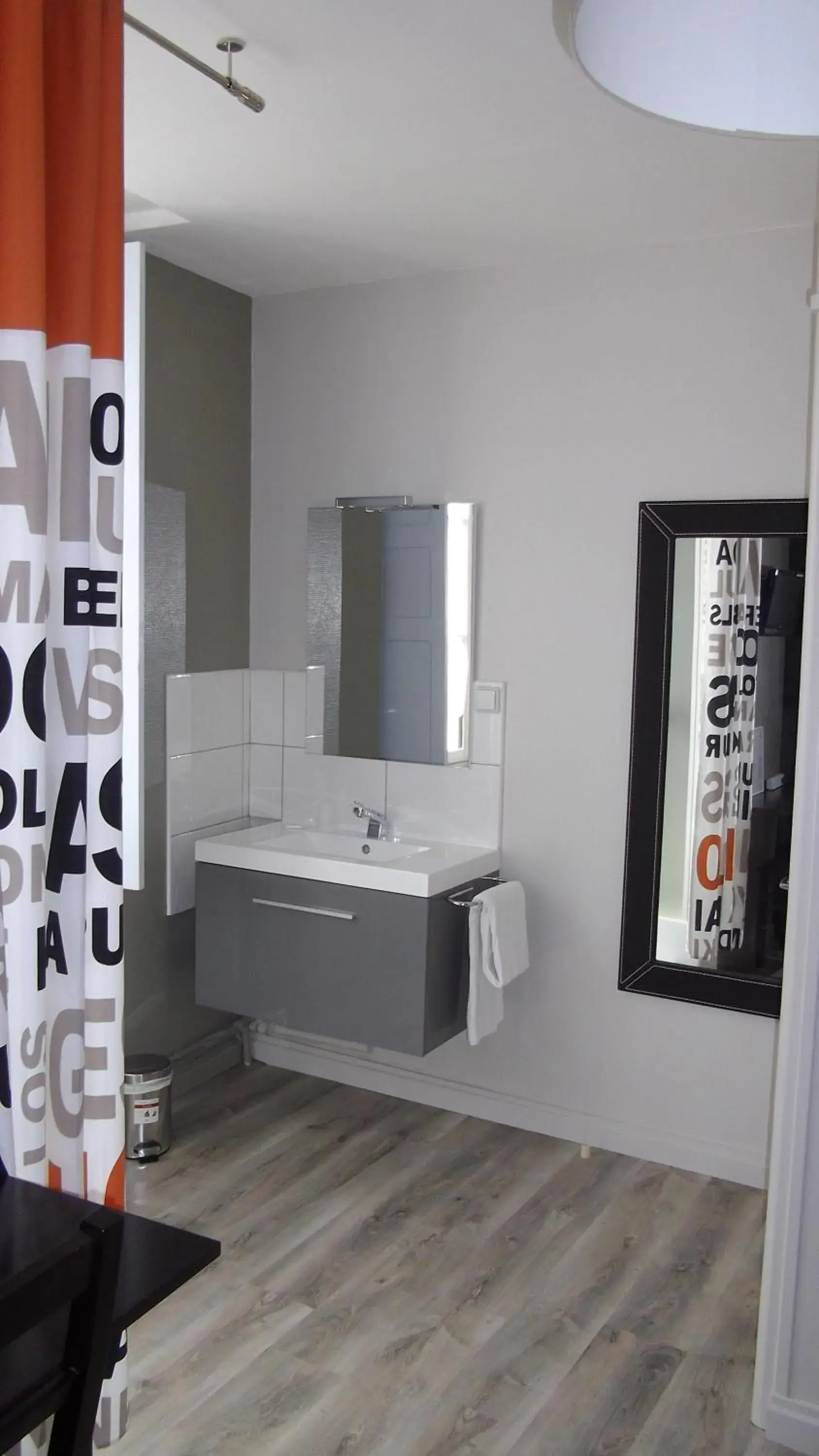 Double Room with Shared Toilet in Hotel Saint François Précigné Soirée étape sur demande Proche Sablé-sur-Sarthe Double Room with Shared Toilet in Hotel Saint François Précigné Soirée étape sur demande Proche Sablé-sur-Sarthe