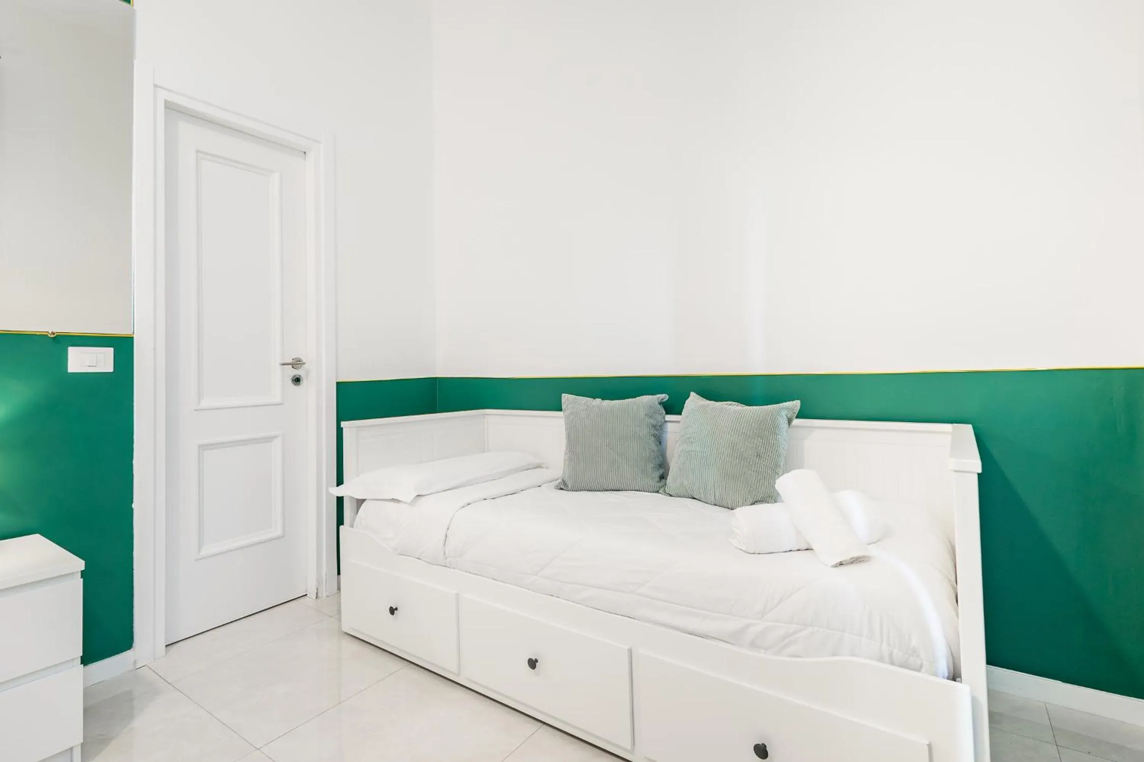 Bed in DrsRome - Roman's Ruins Colosseum