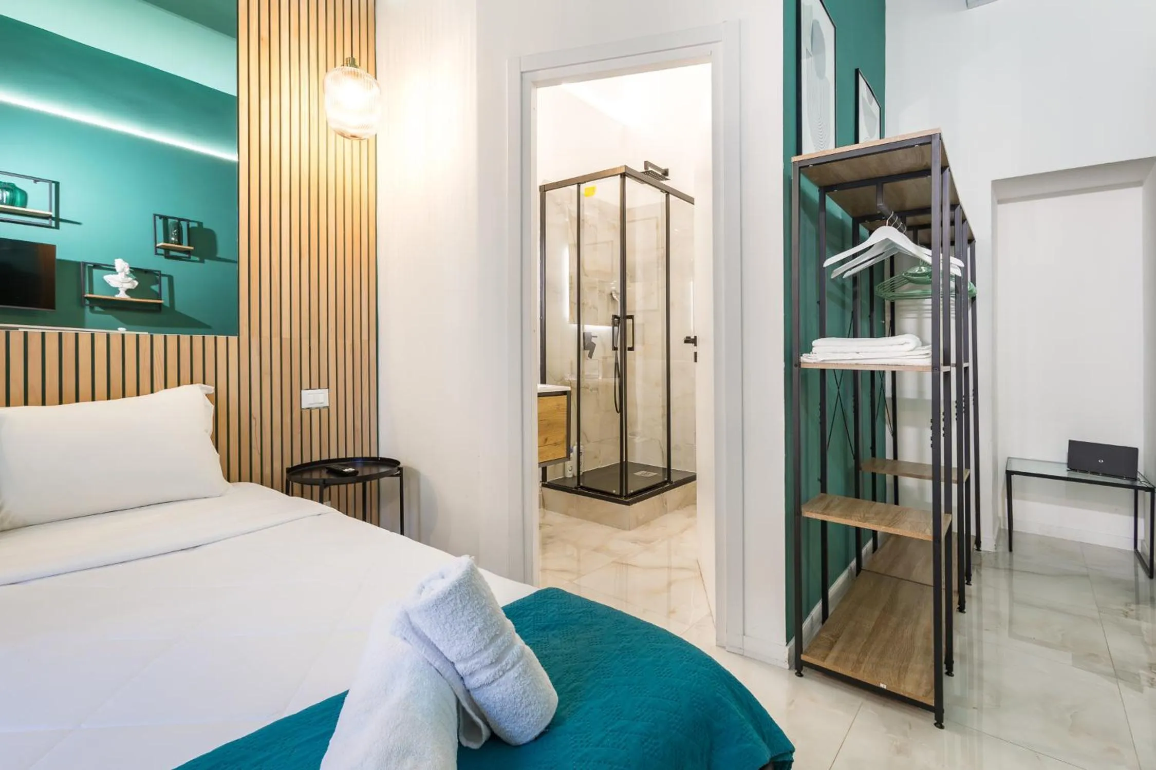 Bedroom, Bed in DrsRome - Roman's Ruins Colosseum