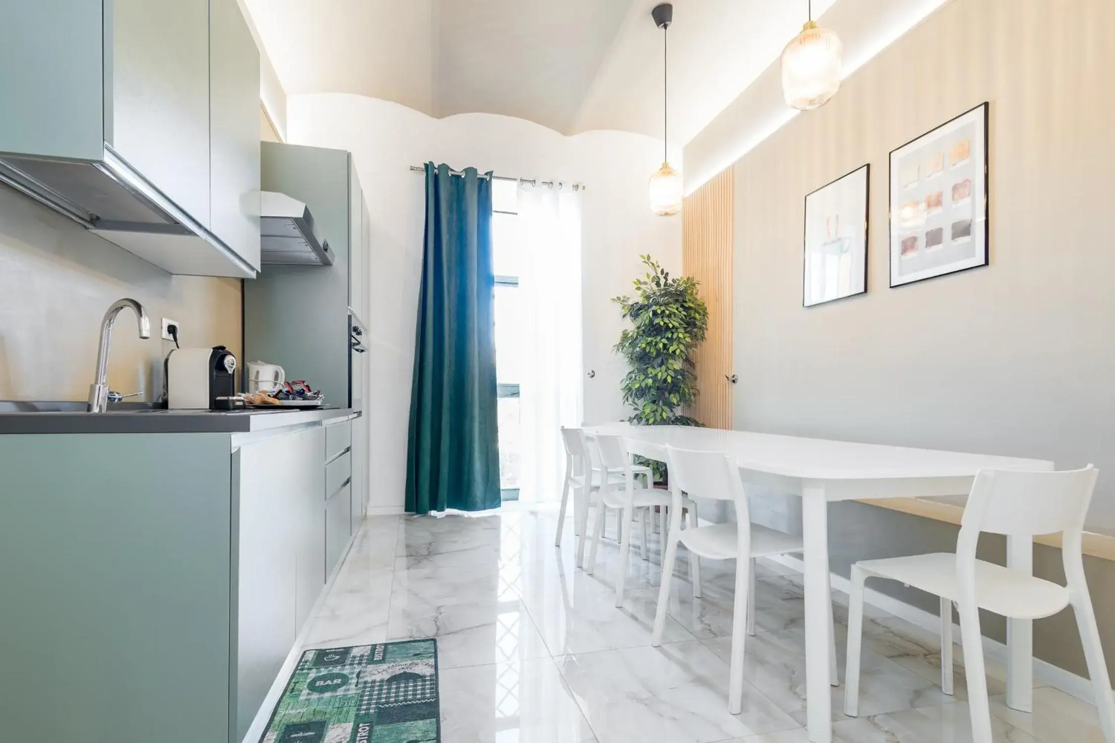 Three-Bedroom Apartment in DrsRome - Roman's Ruins Colosseum Three-Bedroom Apartment in DrsRome - Roman's Ruins Colosseum