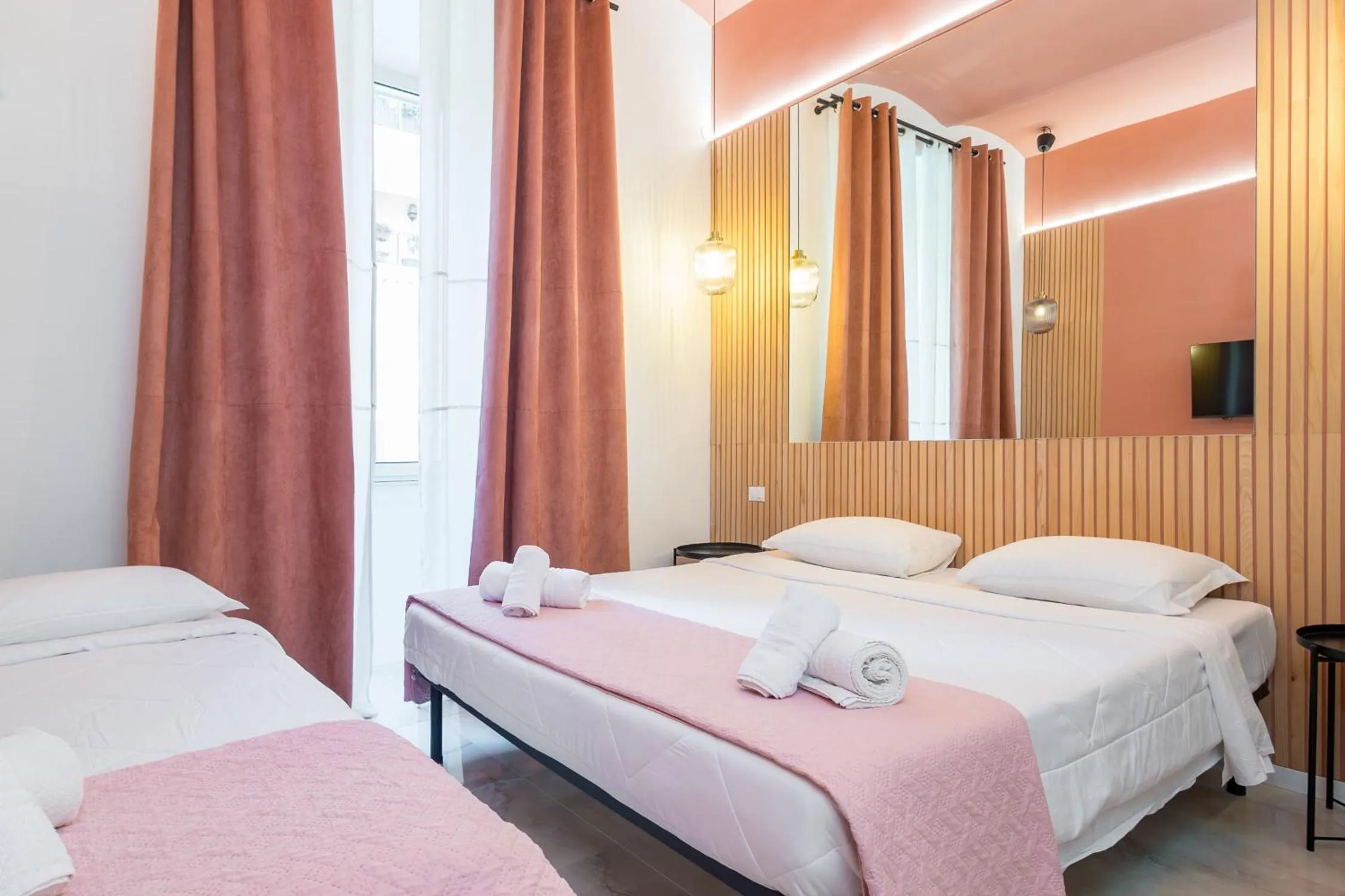 Bedroom, Bed in DrsRome - Roman's Ruins Colosseum