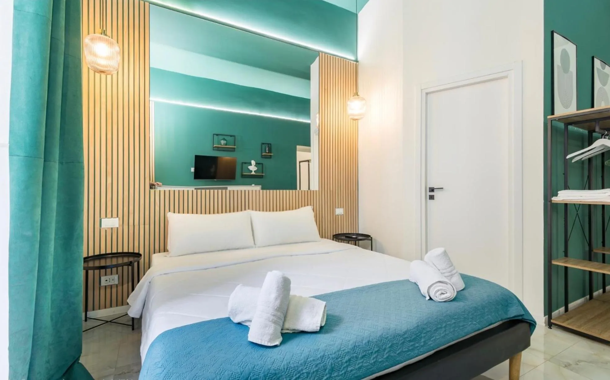 Bedroom, Bed in DrsRome - Roman's Ruins Colosseum