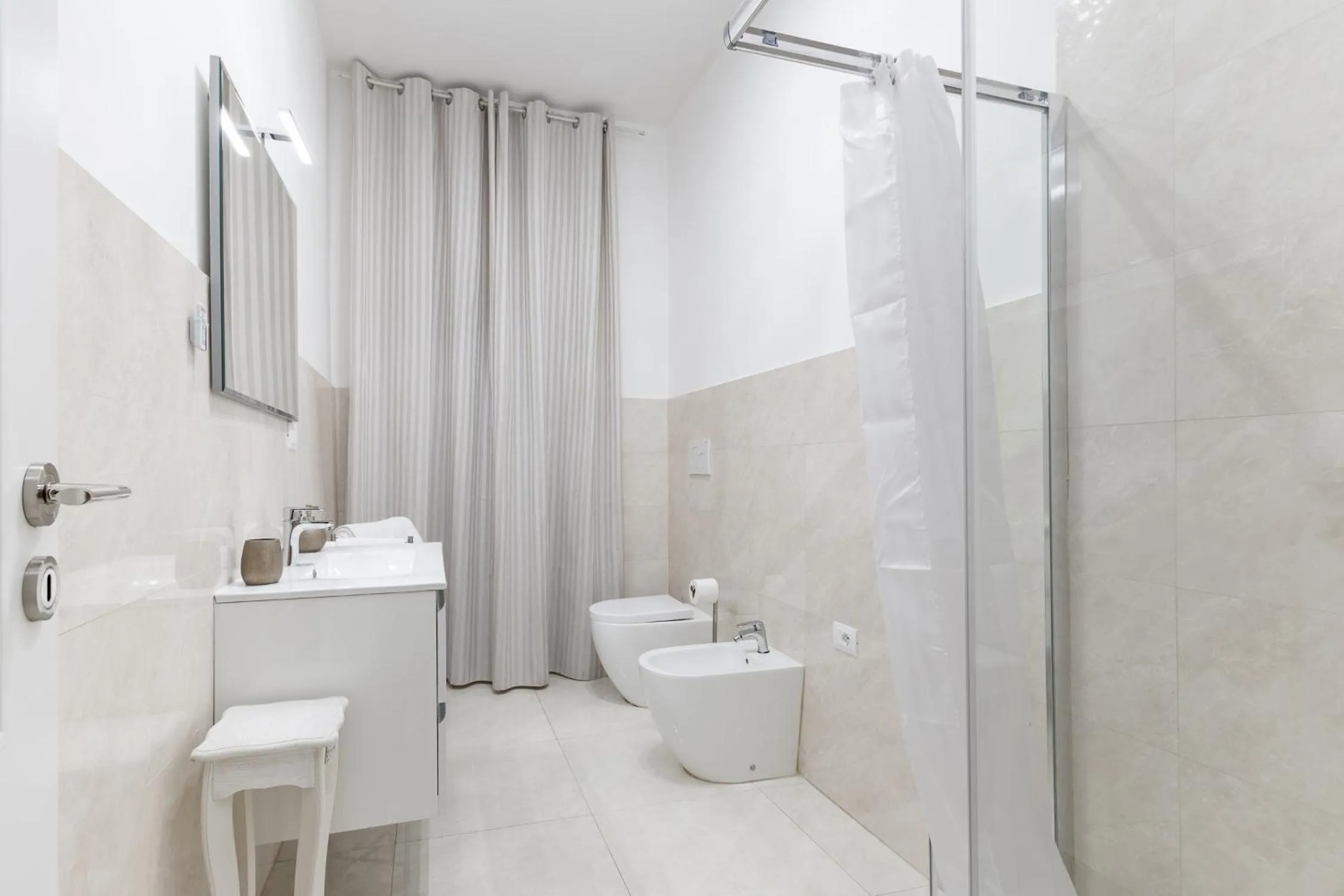 Bathroom in DrsRome - Roman's Ruins Colosseum