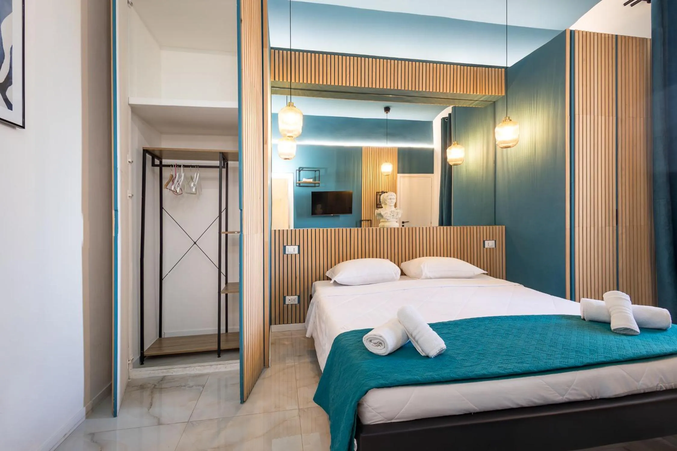 Bedroom, Bed in DrsRome - Roman's Ruins Colosseum