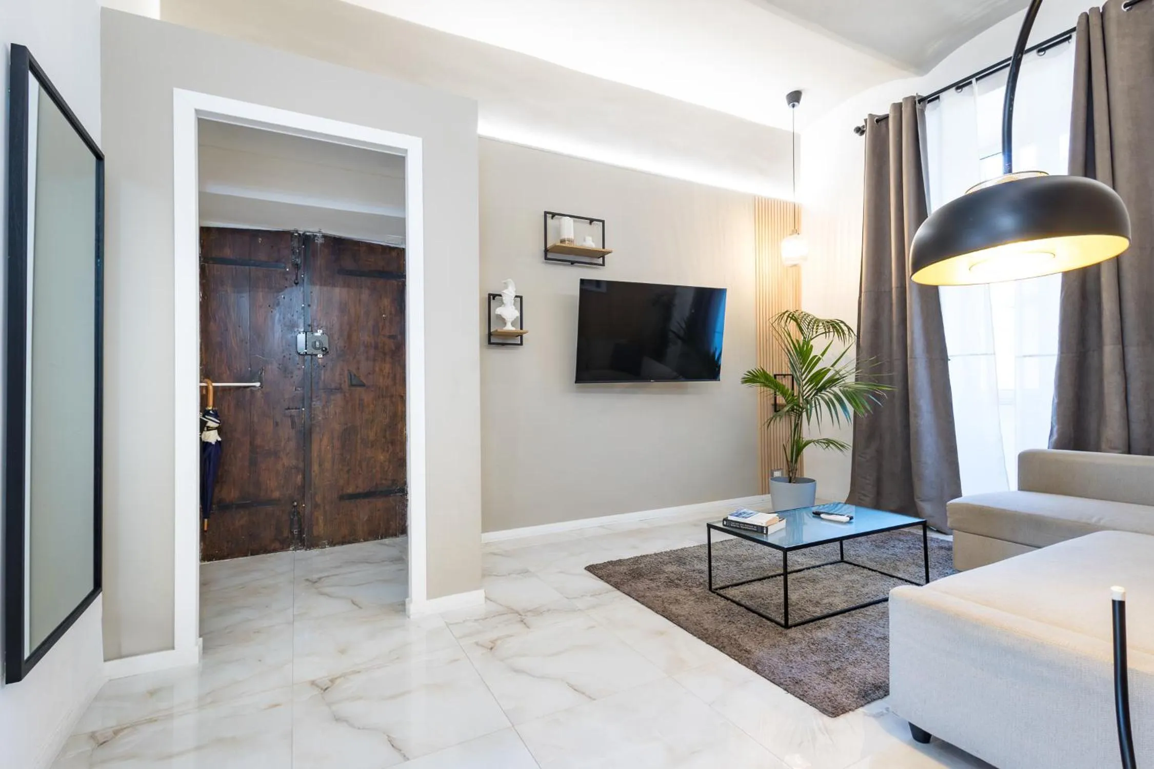 Living room in DrsRome - Roman's Ruins Colosseum